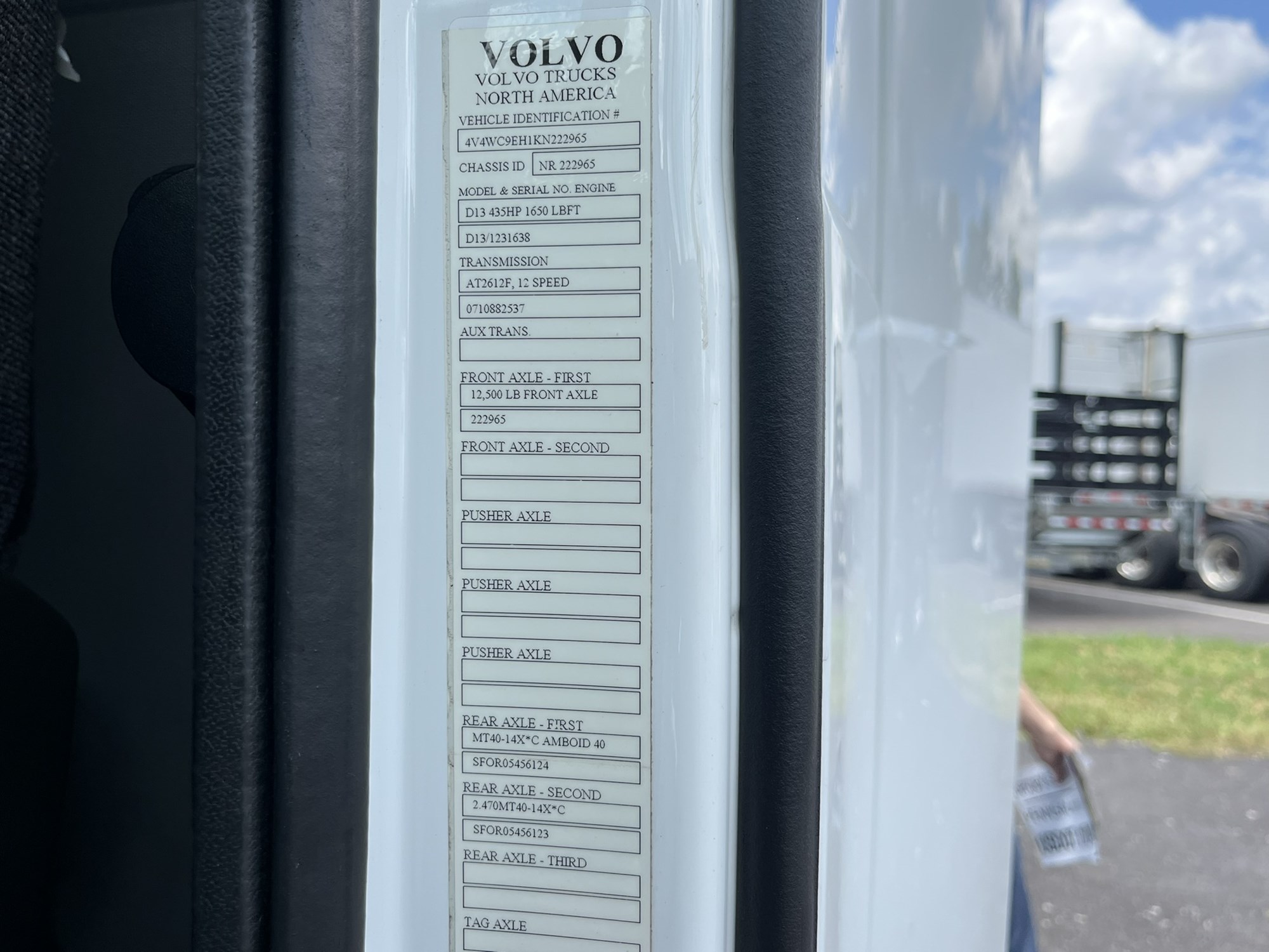 2019 VOLVO VNR64T300 1000589-12 2019 VOLVO VNR64T300 1000589-12