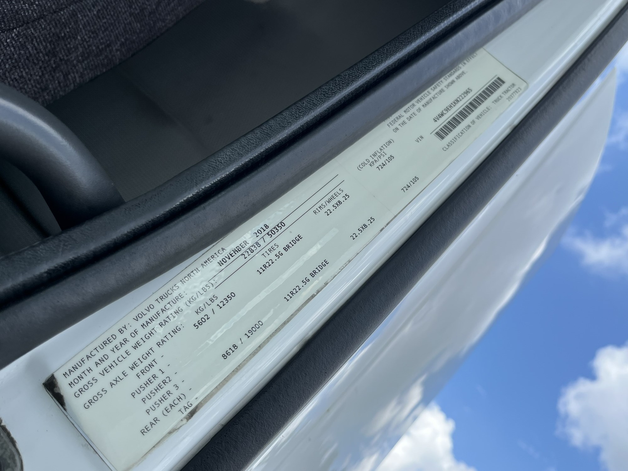 2019 VOLVO VNR64T300 1000589-14 2019 VOLVO VNR64T300 1000589-14