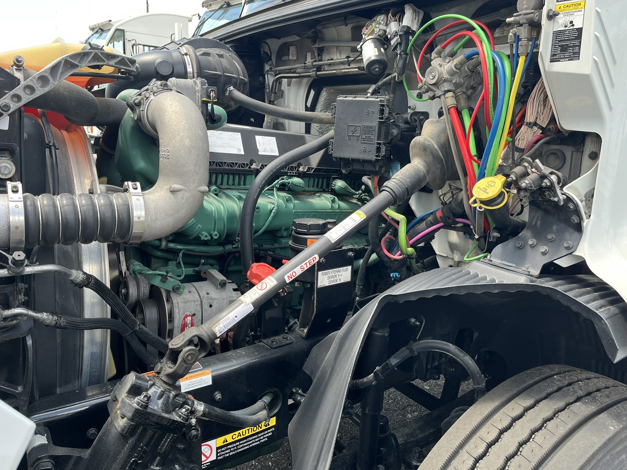 2019 VOLVO VNR64T300 1000589-15 2019 VOLVO VNR64T300 1000589-15