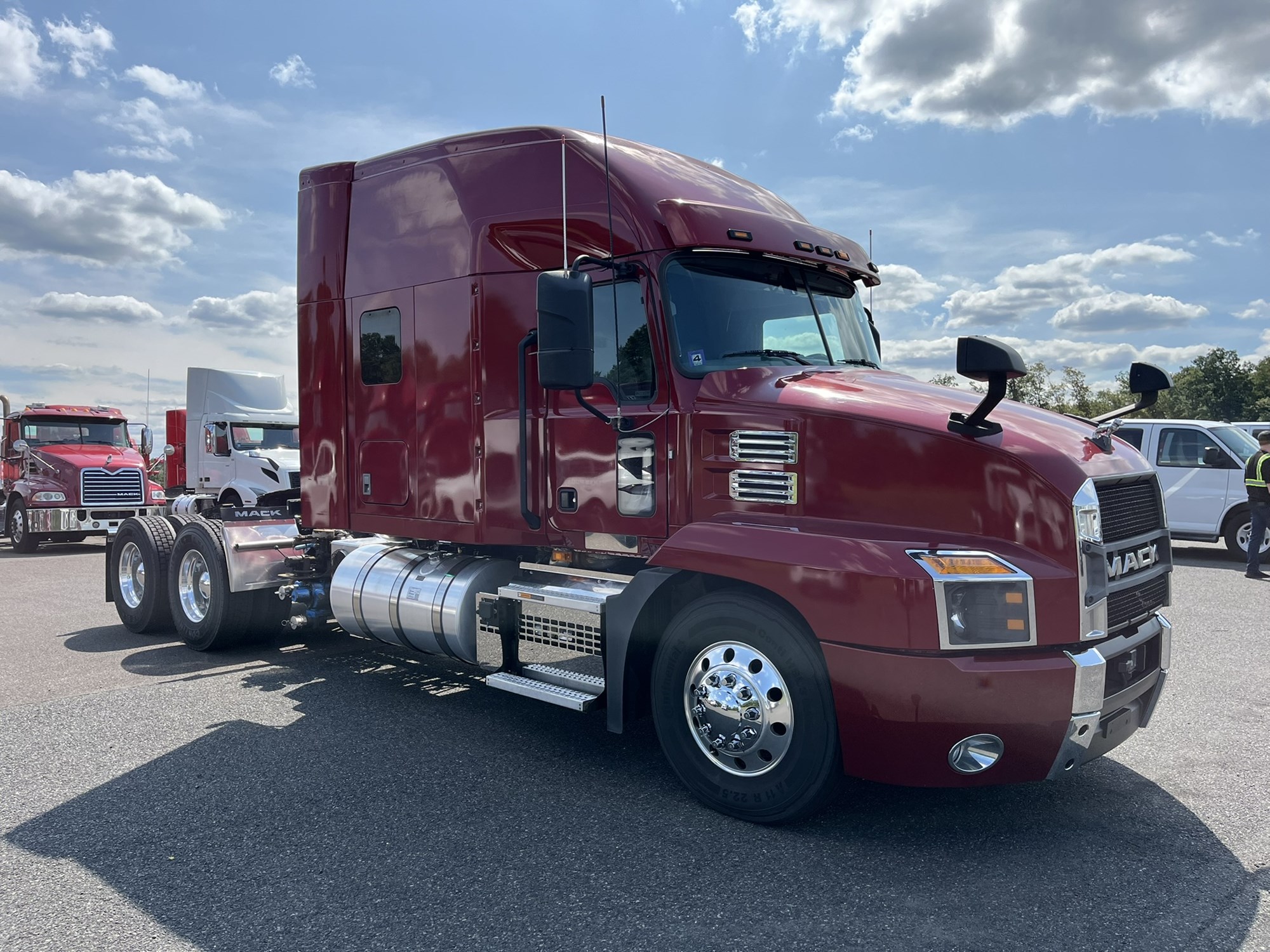 2020 MACK AN64T - image 3 of 6