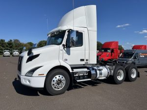 2019 VOLVO VNR64T300 1001021-01