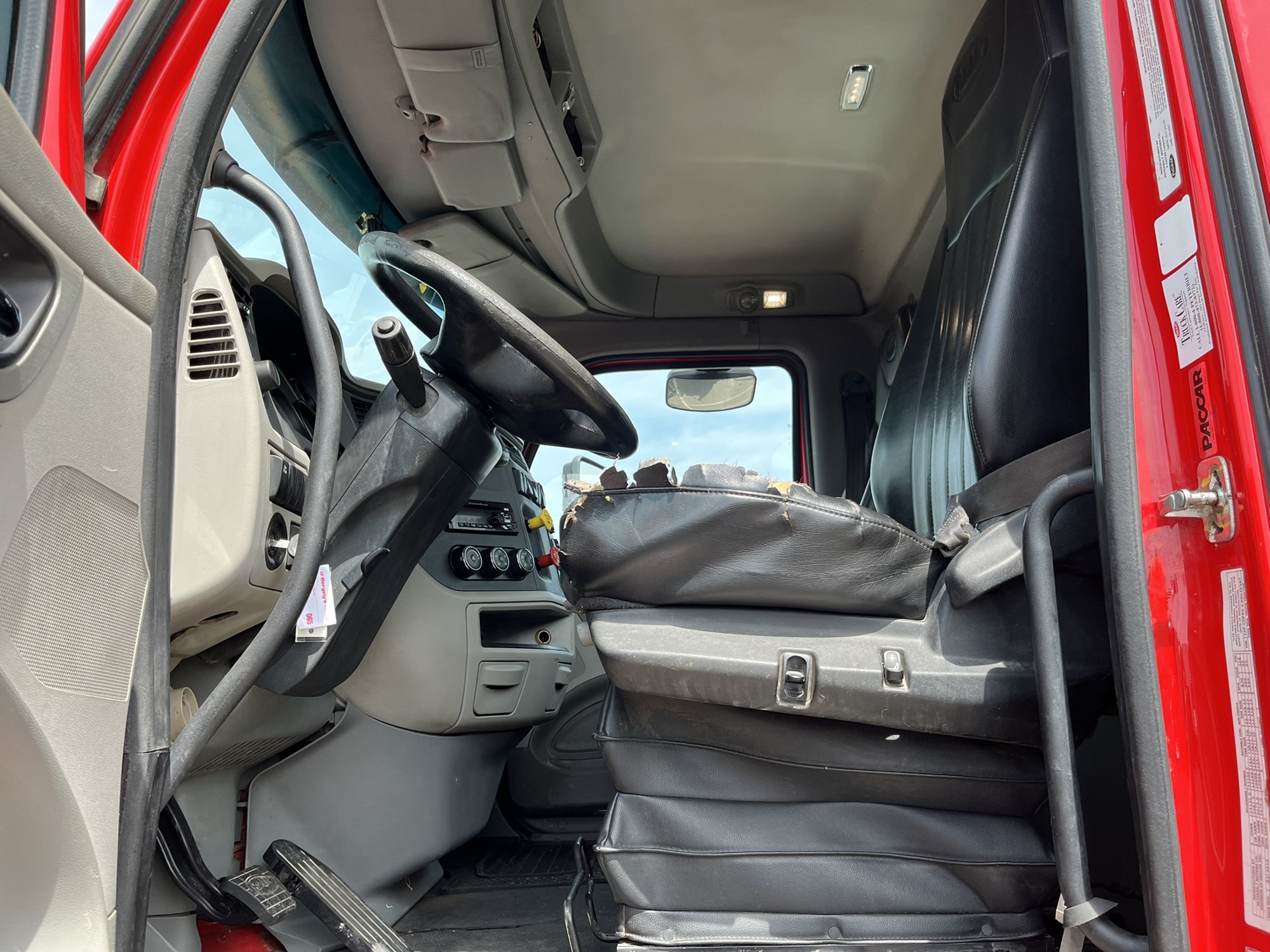 2019 Peterbilt 567 - image 5 of 6