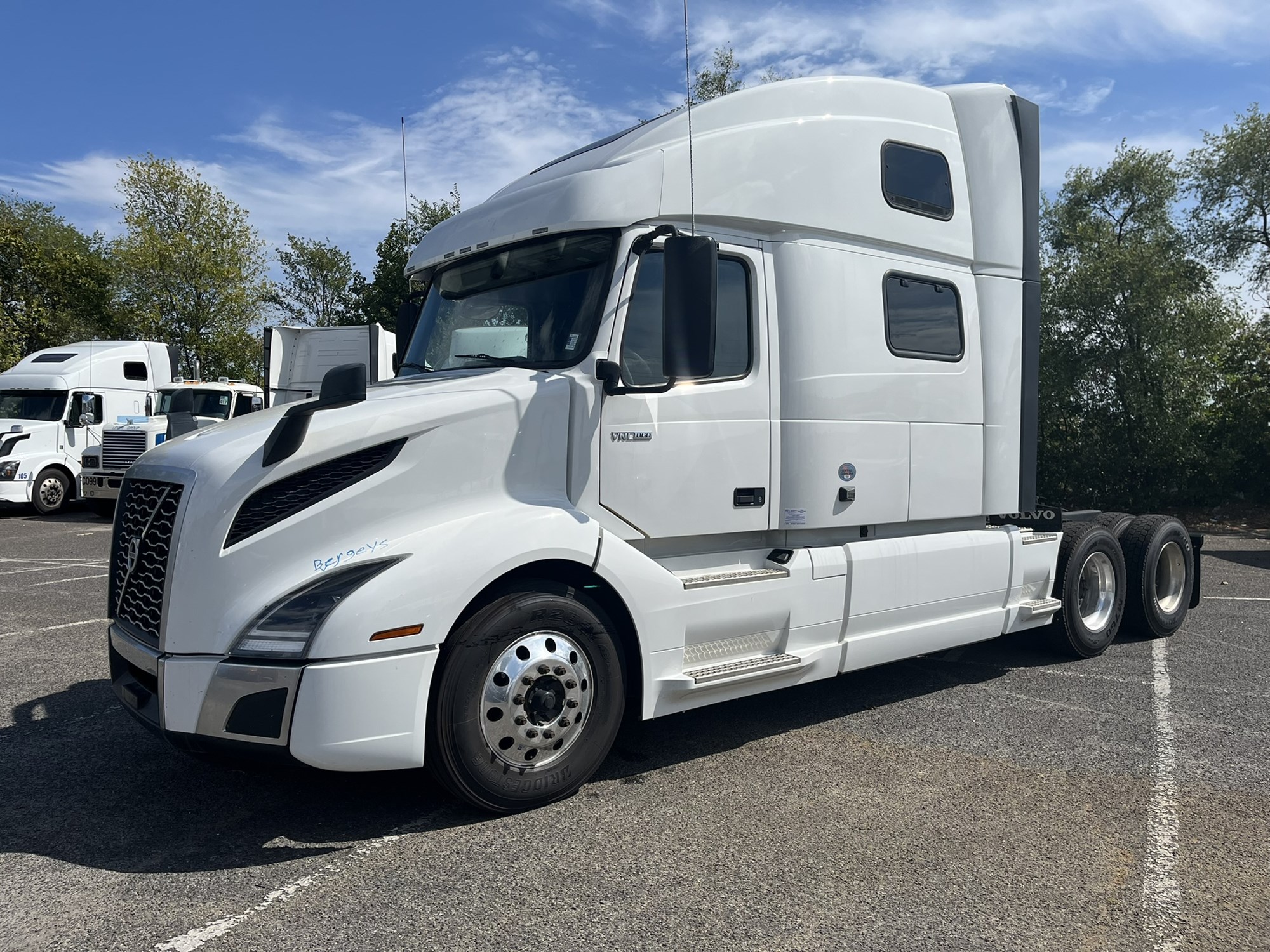 2024 Volvo VNL - image 1 of 4