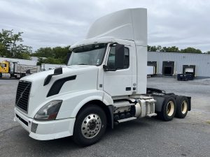 2014 VOLVO VNL64T300 1127138-01