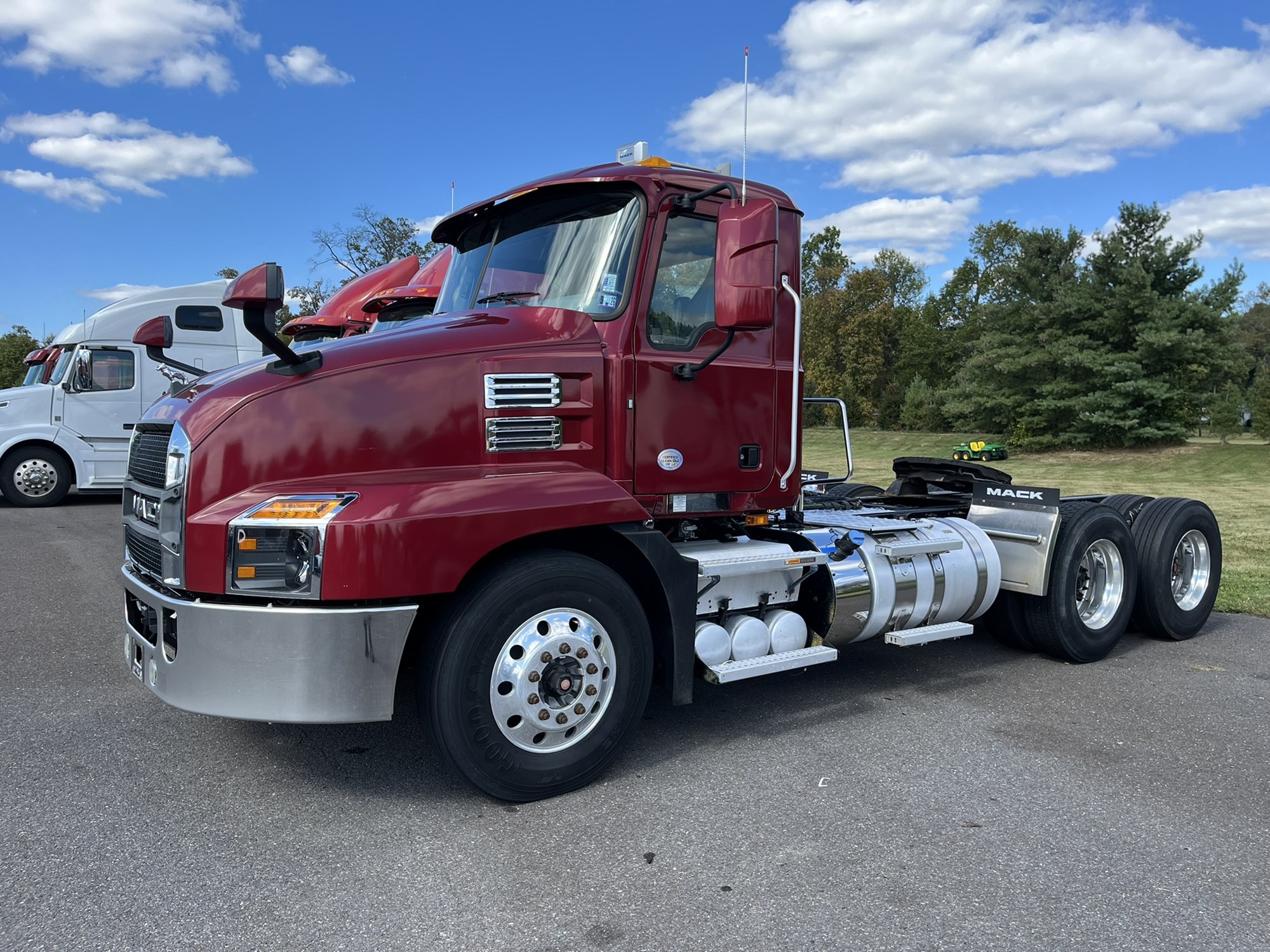 2020 MACK AN62T - image 1 of 6