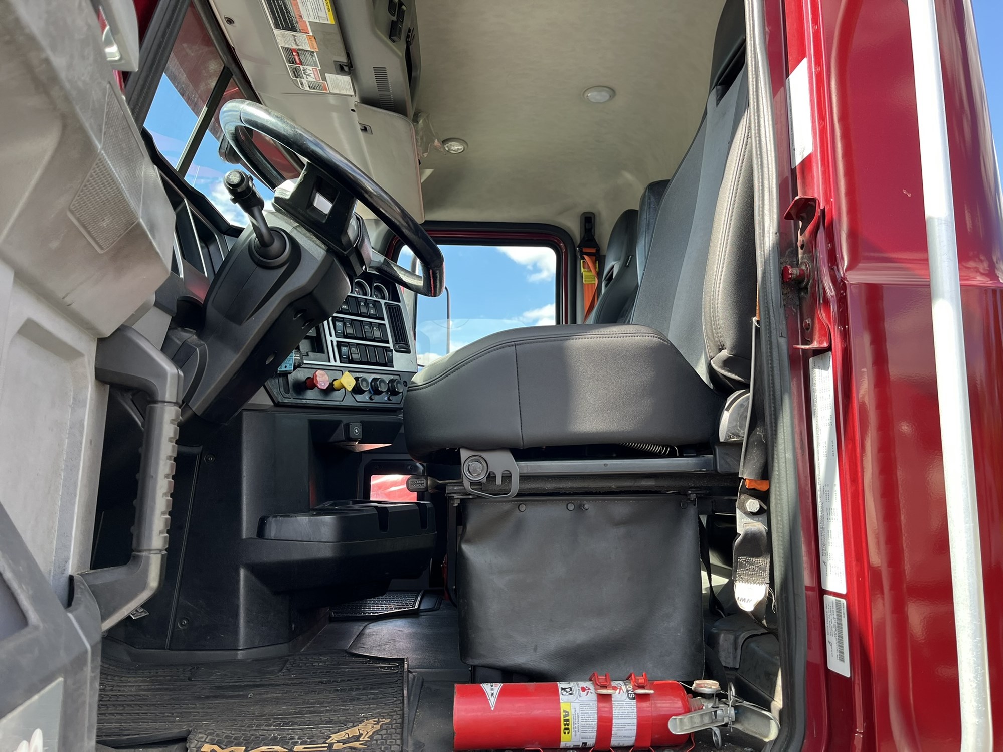 2020 MACK AN62T - image 6 of 6