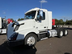 2017 VOLVO VNL64T300 1000974-01