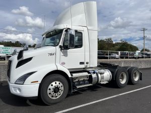 2019 VOLVO VNR64T300 1001020-01