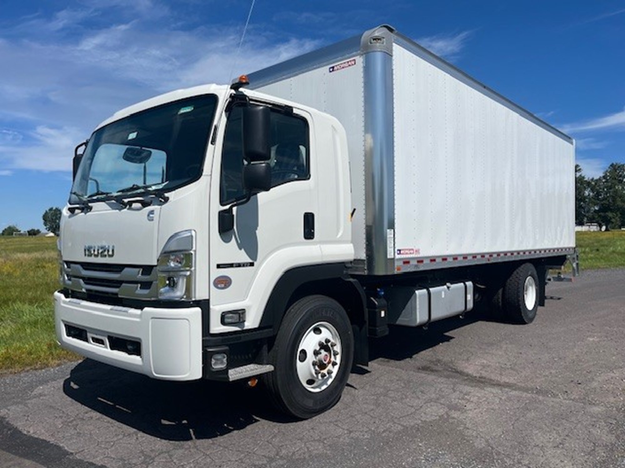 2025 ISUZU FTR - image 1 of 6