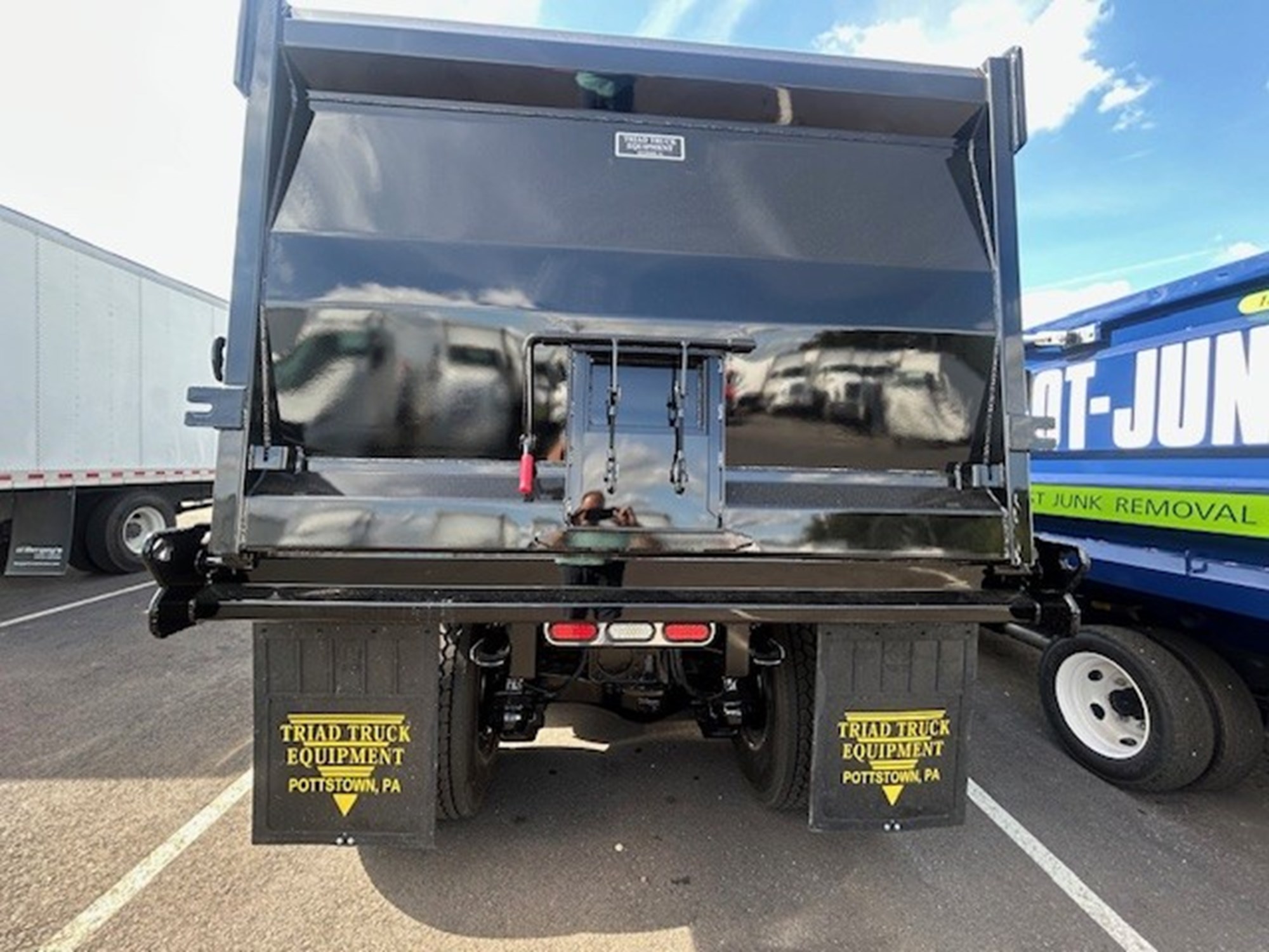 2026 MACK GR64FR - image 3 of 3