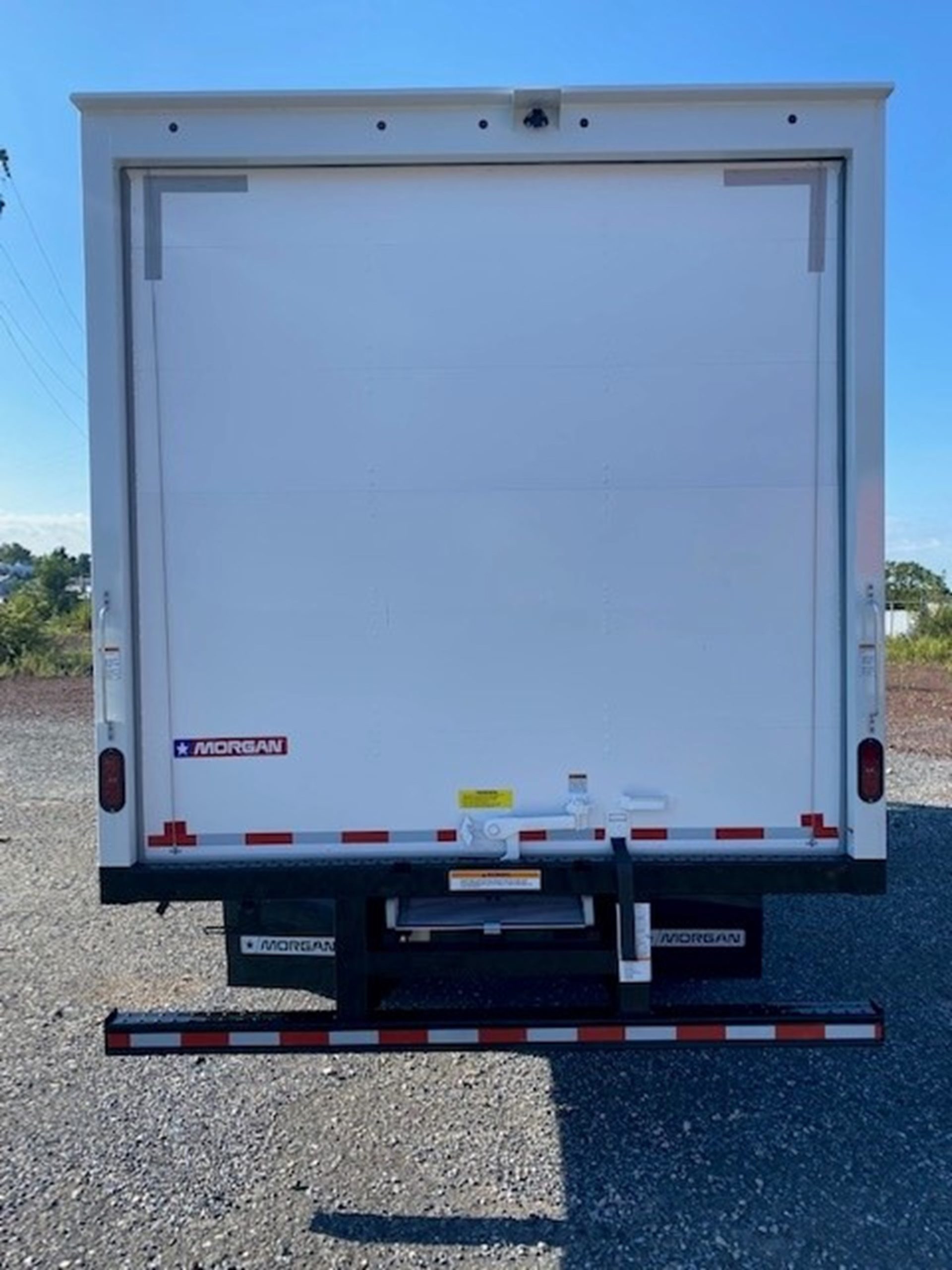 2025 ISUZU NPR HD GAS - image 4 of 6
