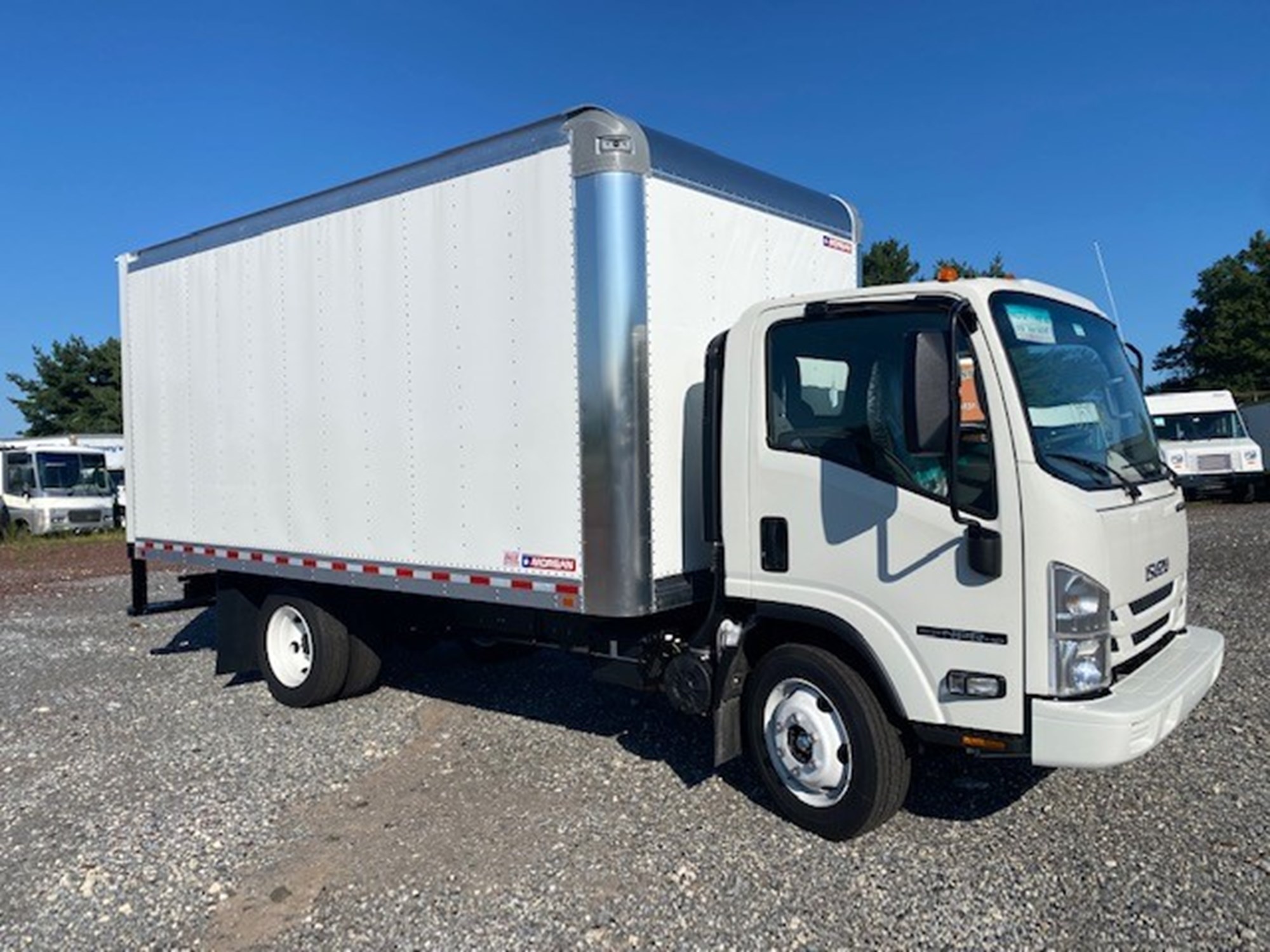 2025 Isuzu NPR/NPR-HD - image 2 of 5
