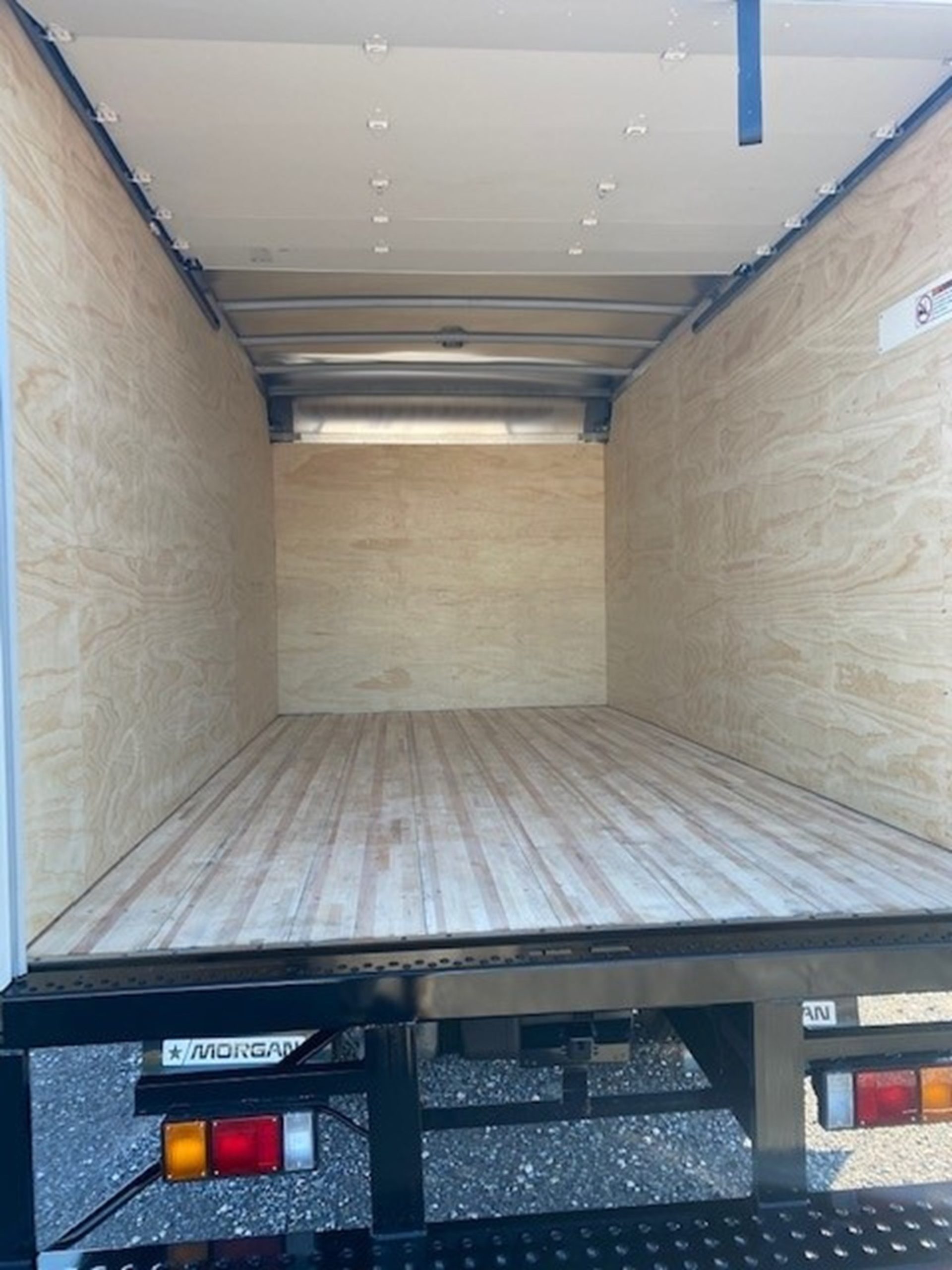 2025 Isuzu NPR/NPR-HD - image 4 of 5