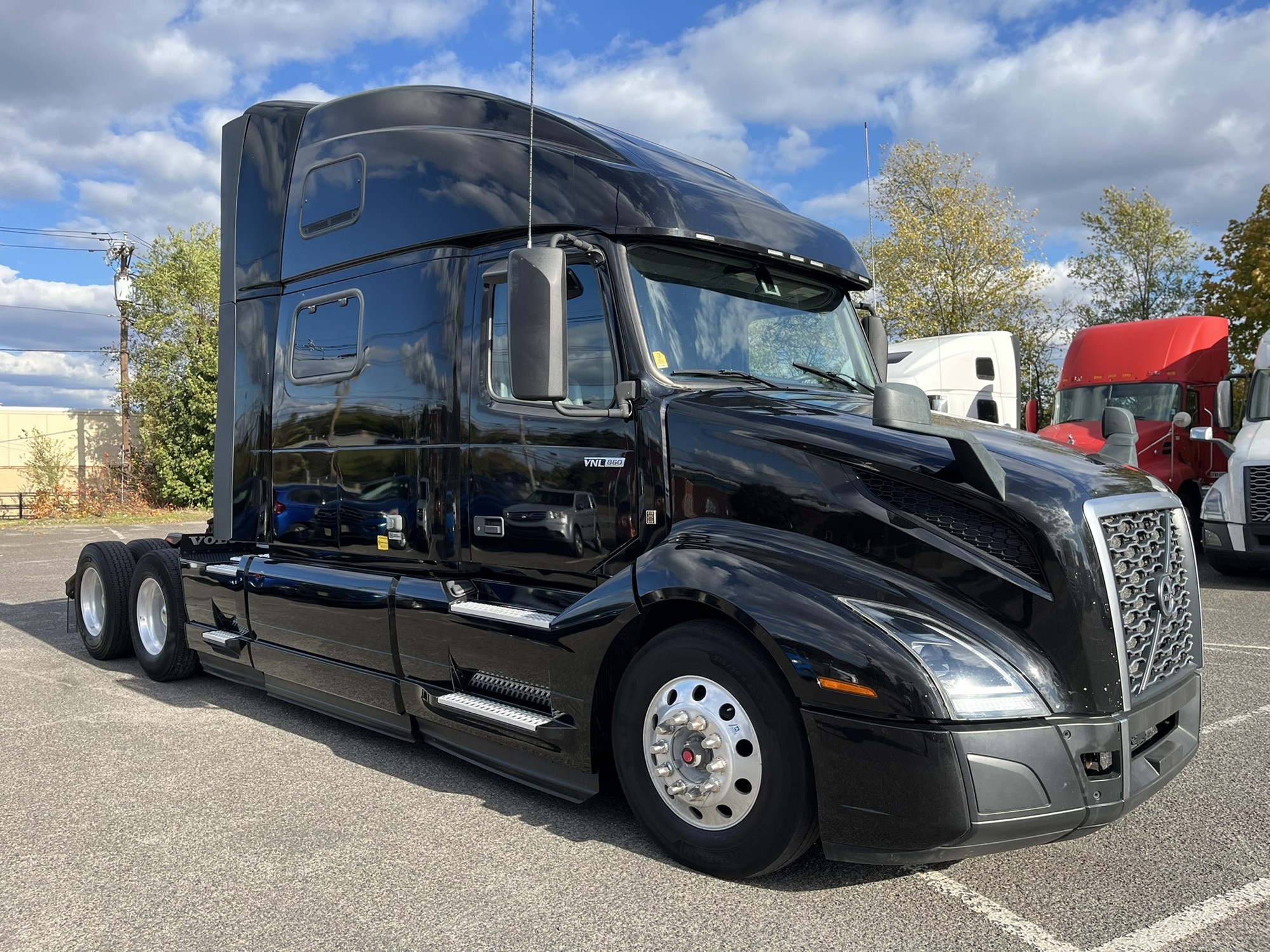 2022 VOLVO VNL 860 - image 3 of 6