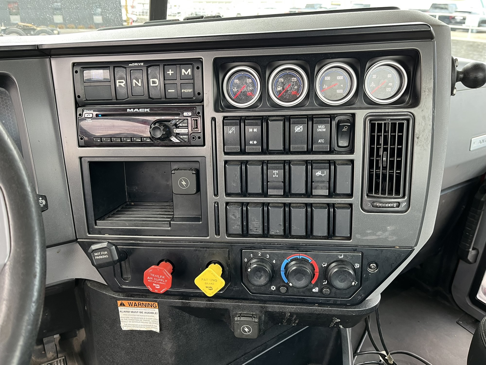 2020 MACK AN64T 1000052-10 2020 MACK AN64T 1000052-10