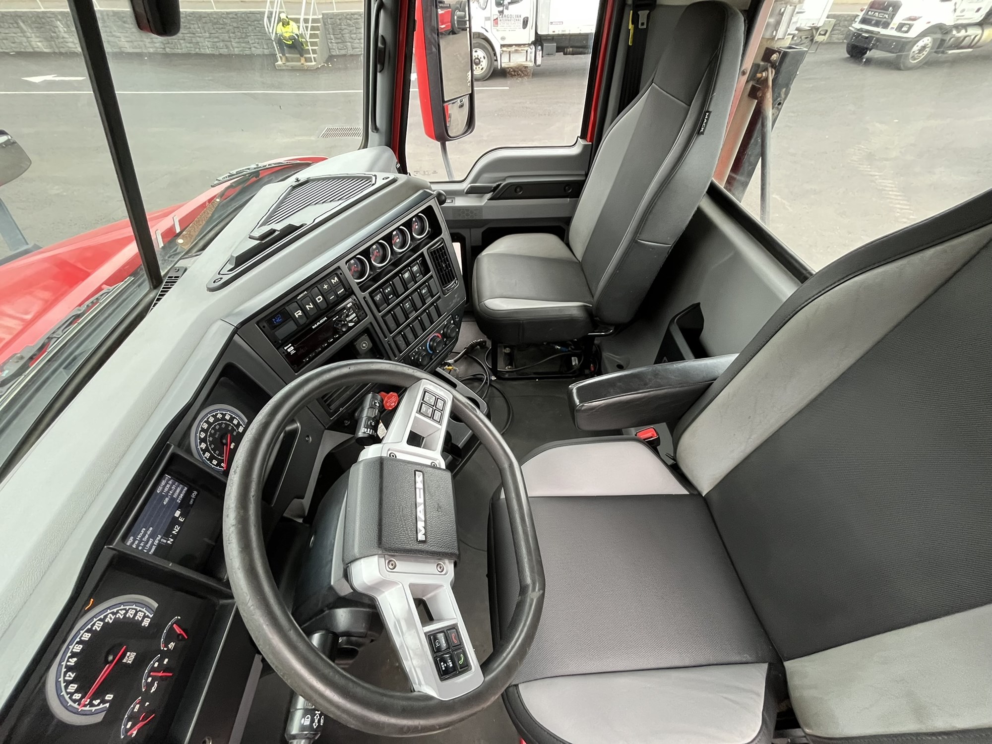 2020 MACK AN64T 1000052-11 2020 MACK AN64T 1000052-11