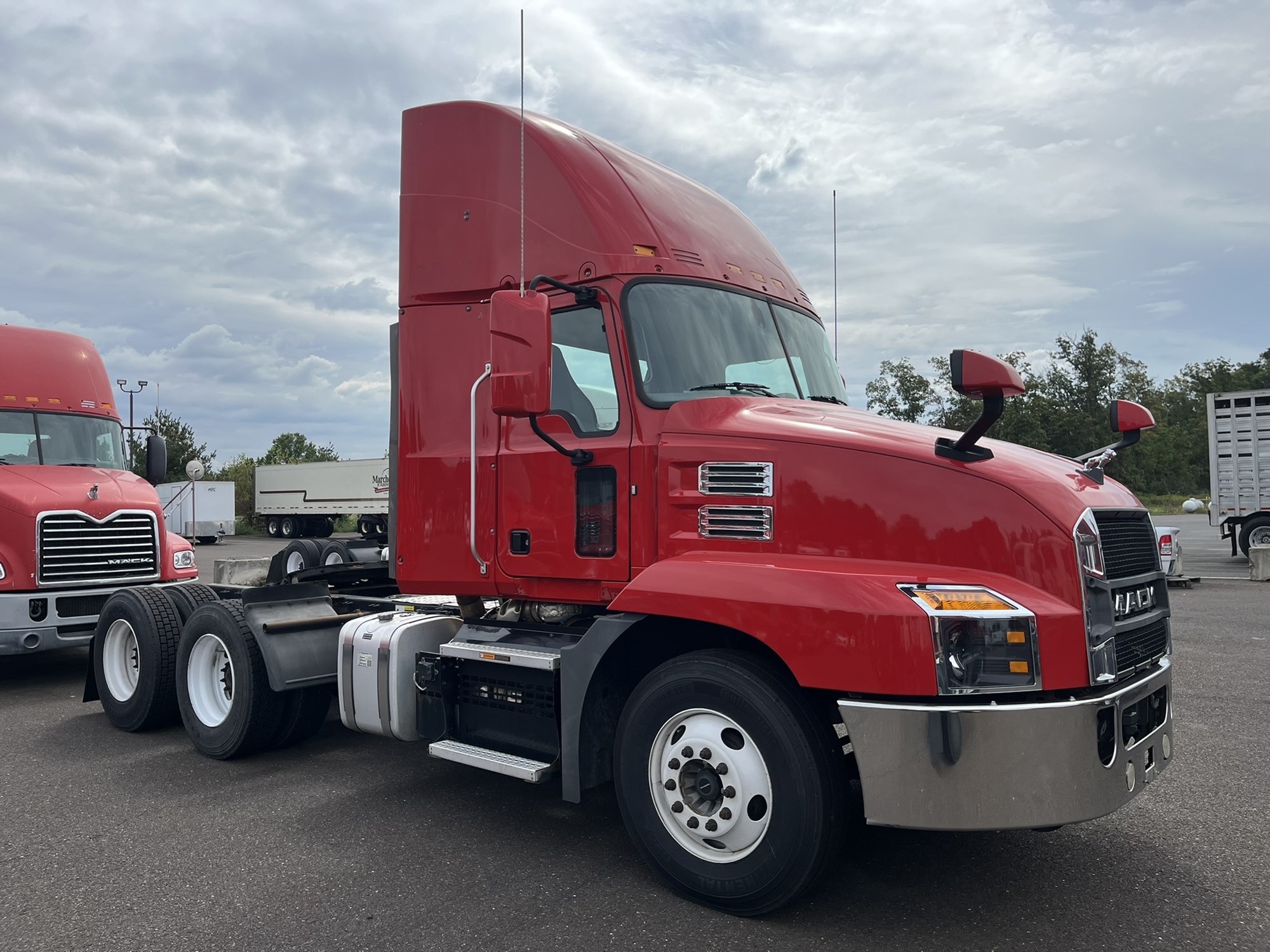2020 MACK AN64T 2020 MACK AN64T - image 3 of 6