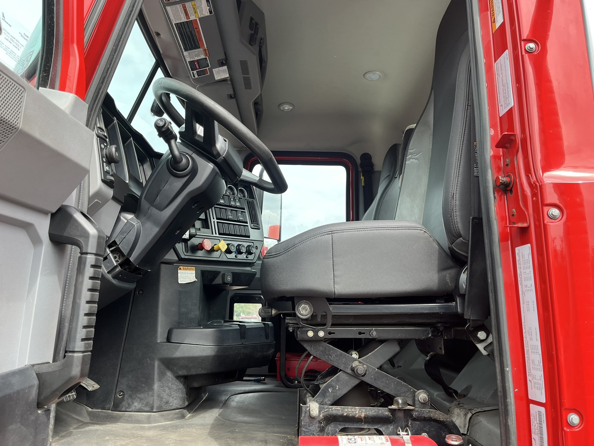 2020 MACK AN64T 1000055-07 2020 MACK AN64T 1000055-07