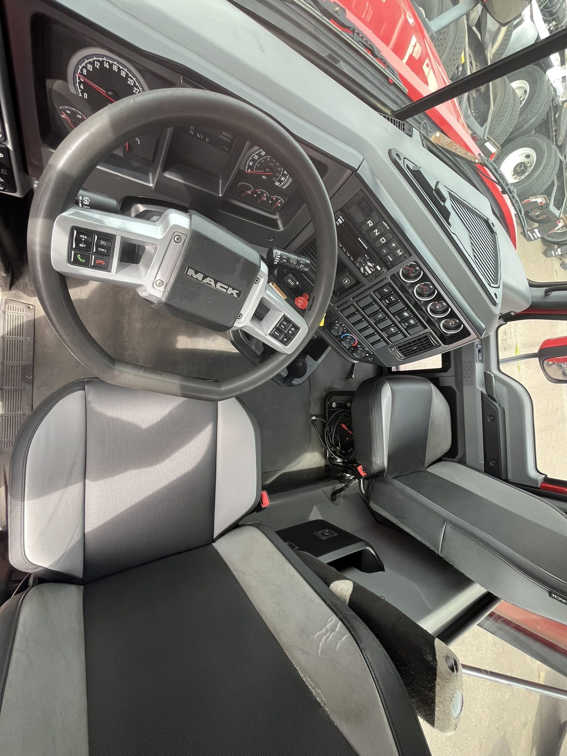 2020 MACK AN64T 1000055-11 2020 MACK AN64T 1000055-11