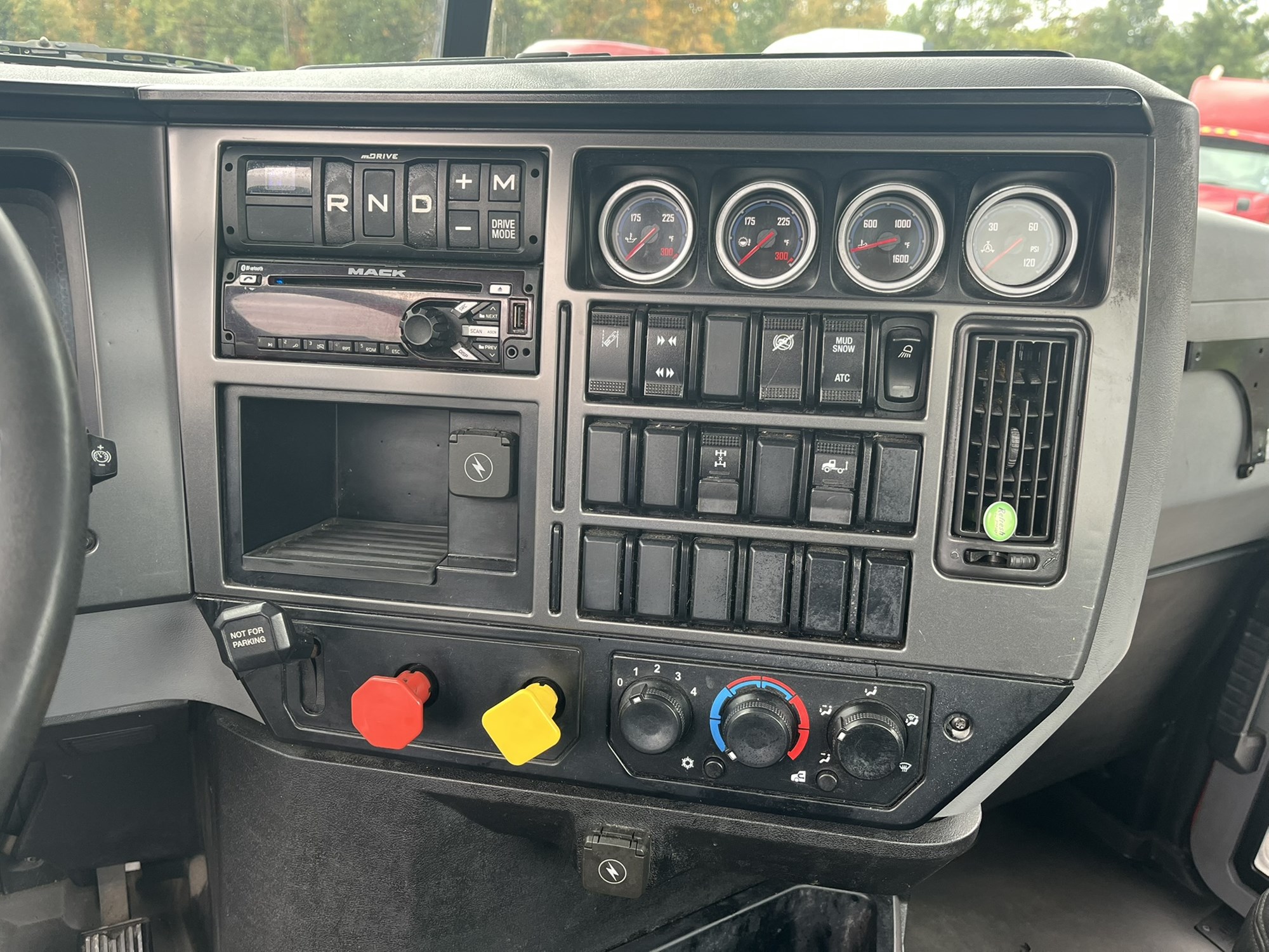 2020 MACK AN64T 1000056-10 2020 MACK AN64T 1000056-10