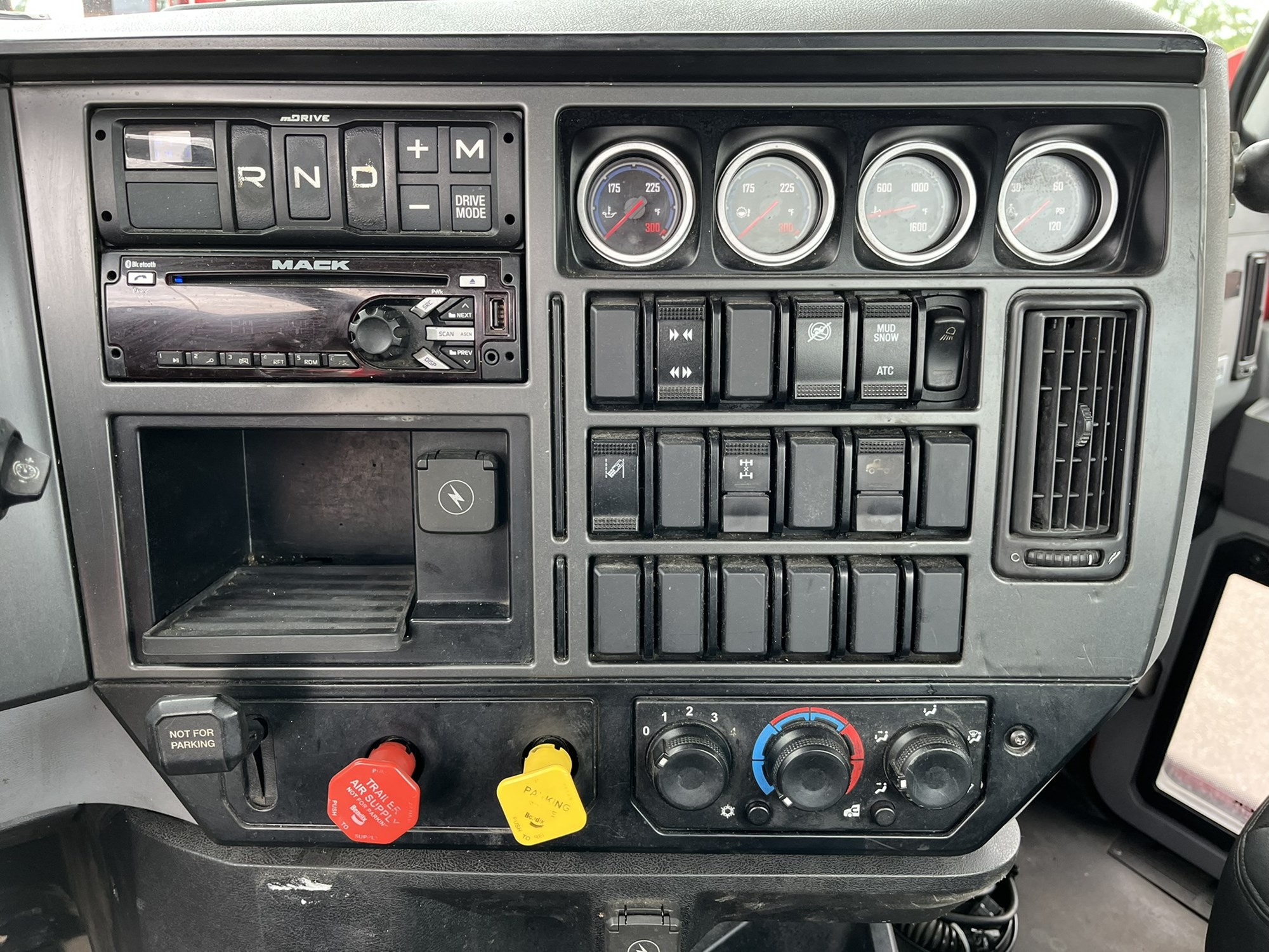 2020 MACK AN64T 1000061-10 2020 MACK AN64T 1000061-10