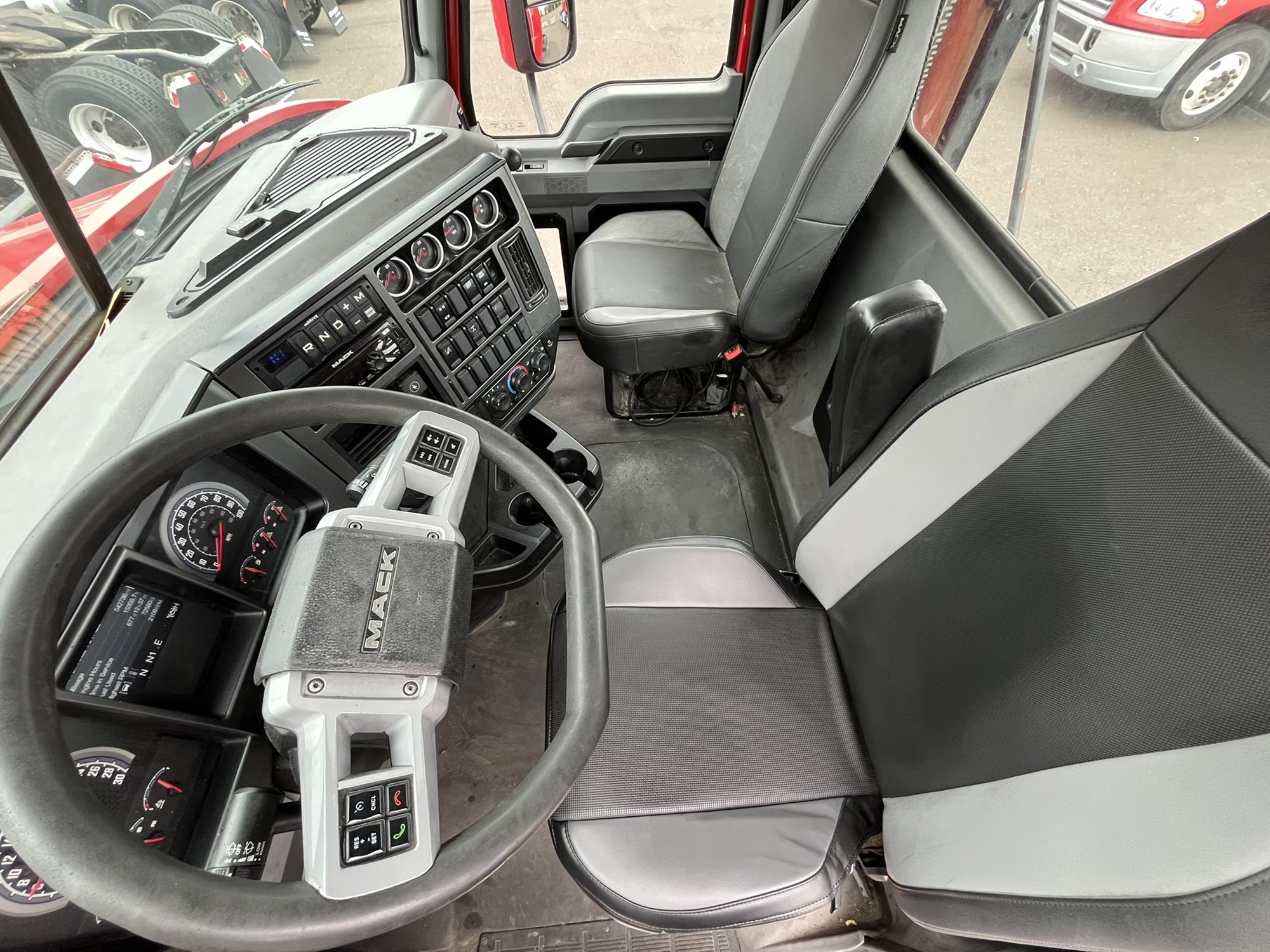 2020 MACK AN64T 1000061-11 2020 MACK AN64T 1000061-11