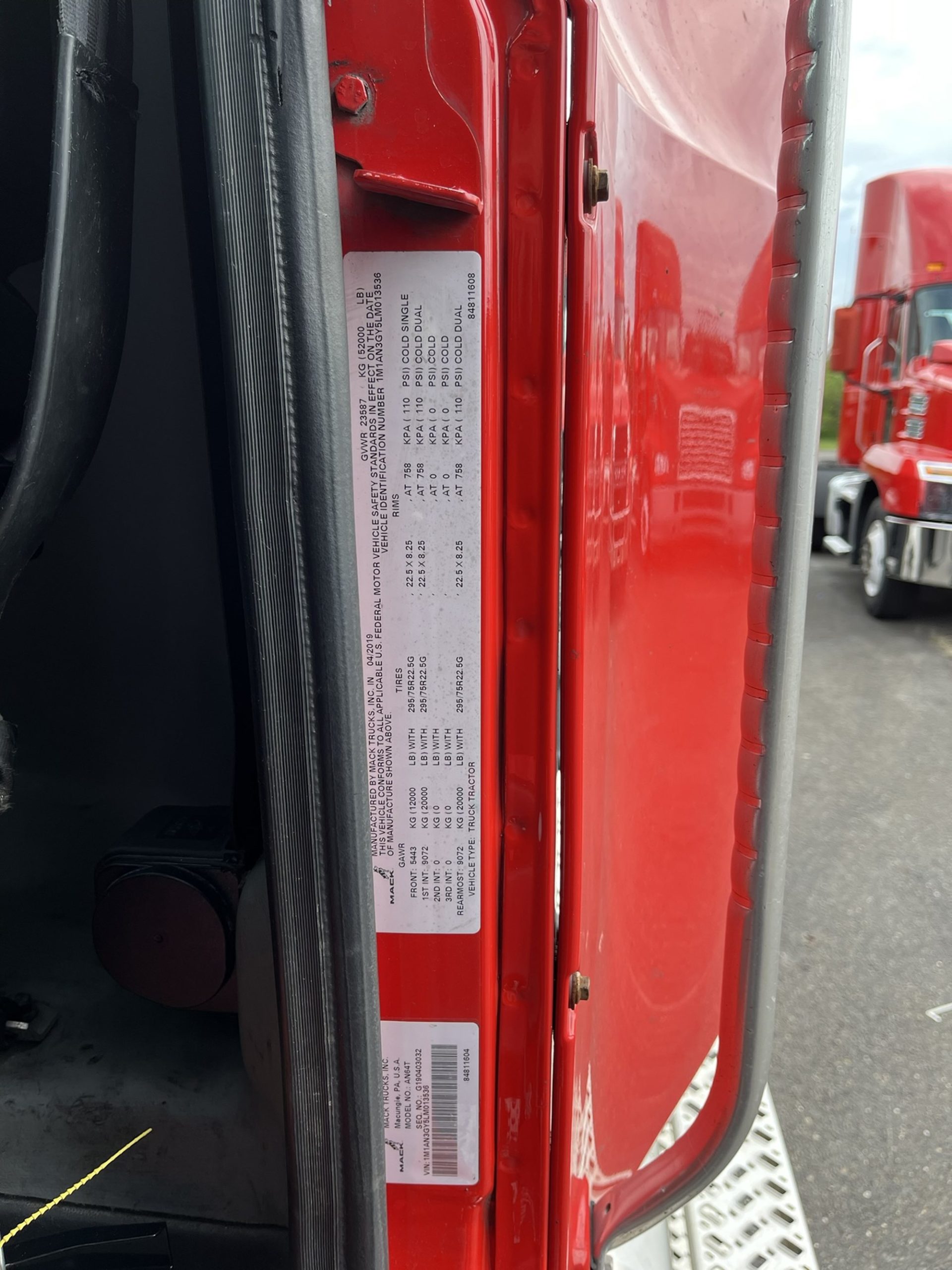 2020 MACK AN64T 2020 MACK AN64T - image 3 of 3