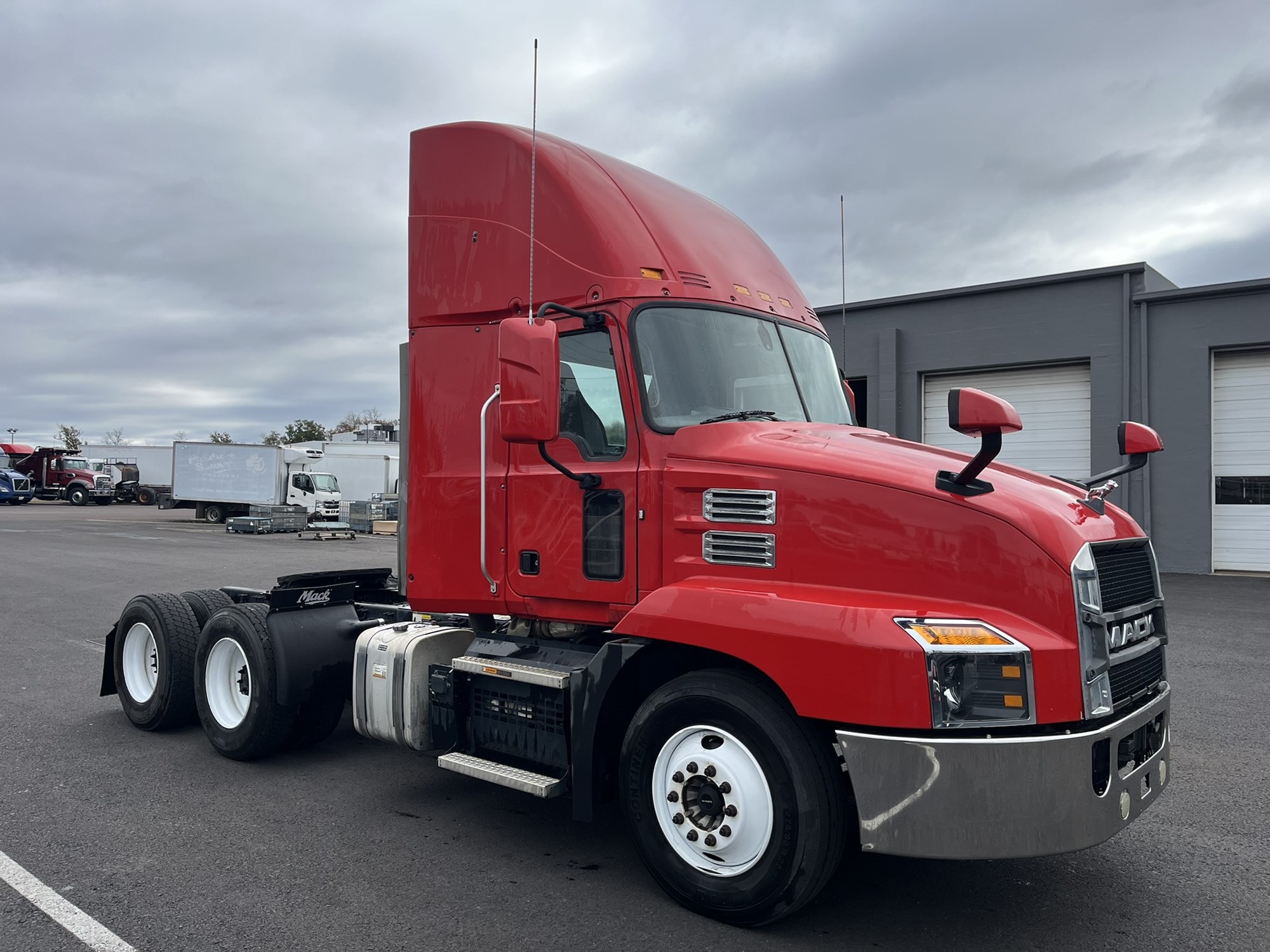 2020 MACK AN64T 2020 MACK AN64T - image 3 of 6