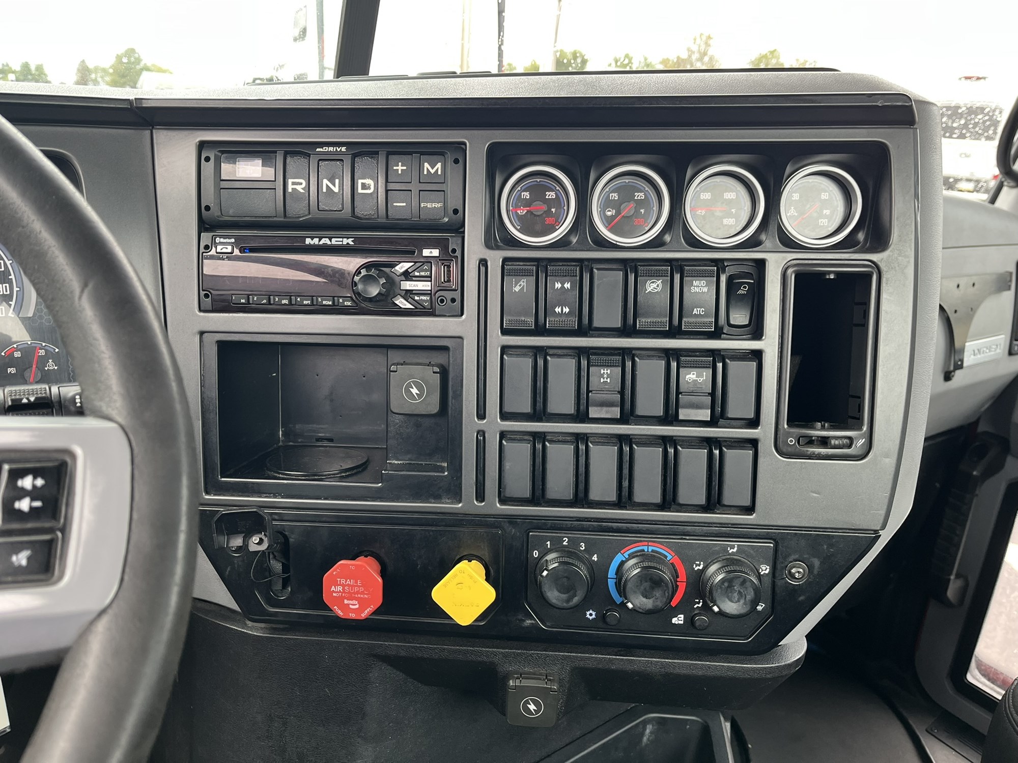 2020 MACK AN64T 1000065-10 2020 MACK AN64T 1000065-10