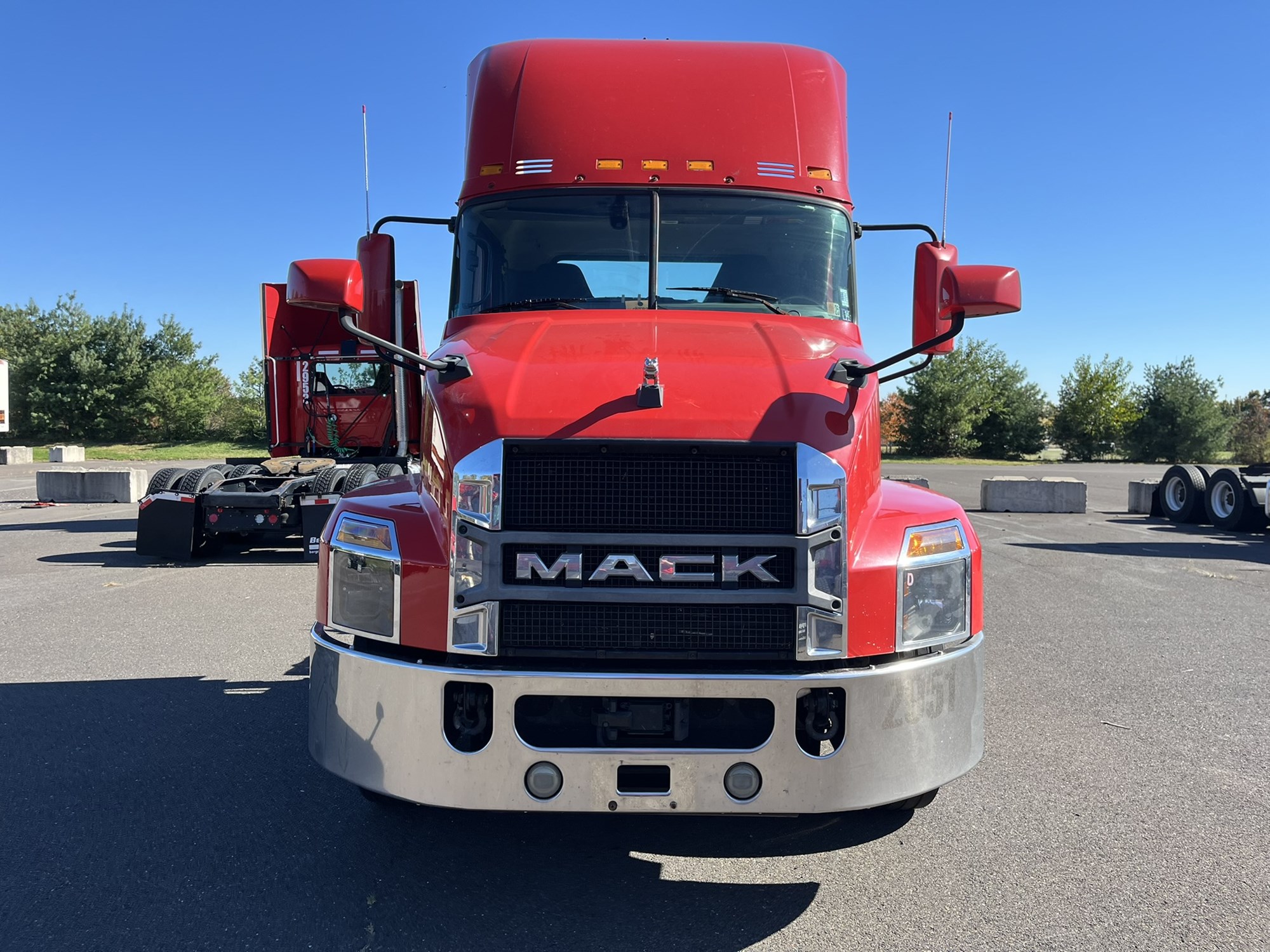 2020 MACK AN64T 2020 MACK AN64T - image 2 of 6