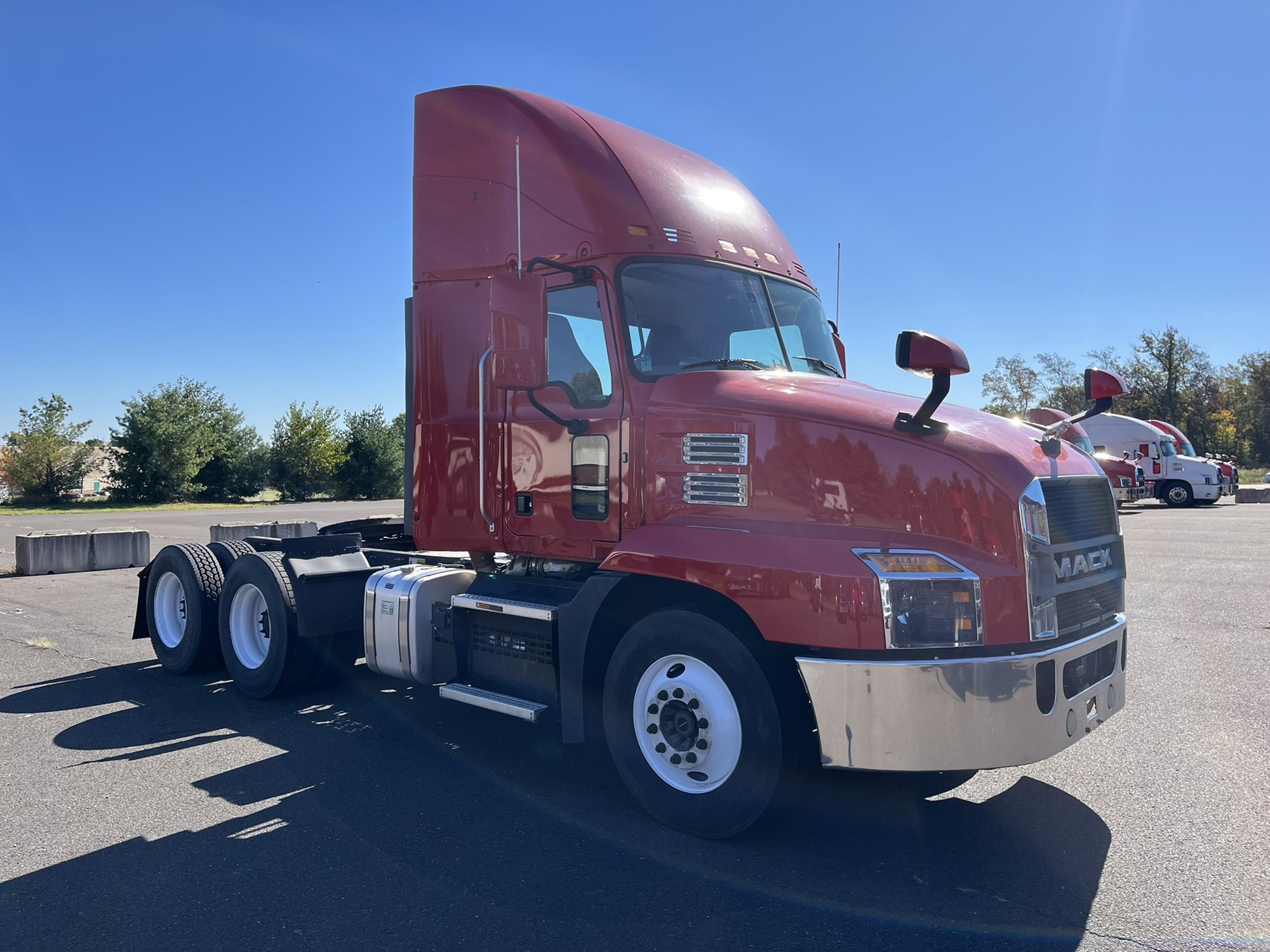 2020 MACK AN64T 2020 MACK AN64T - image 3 of 6