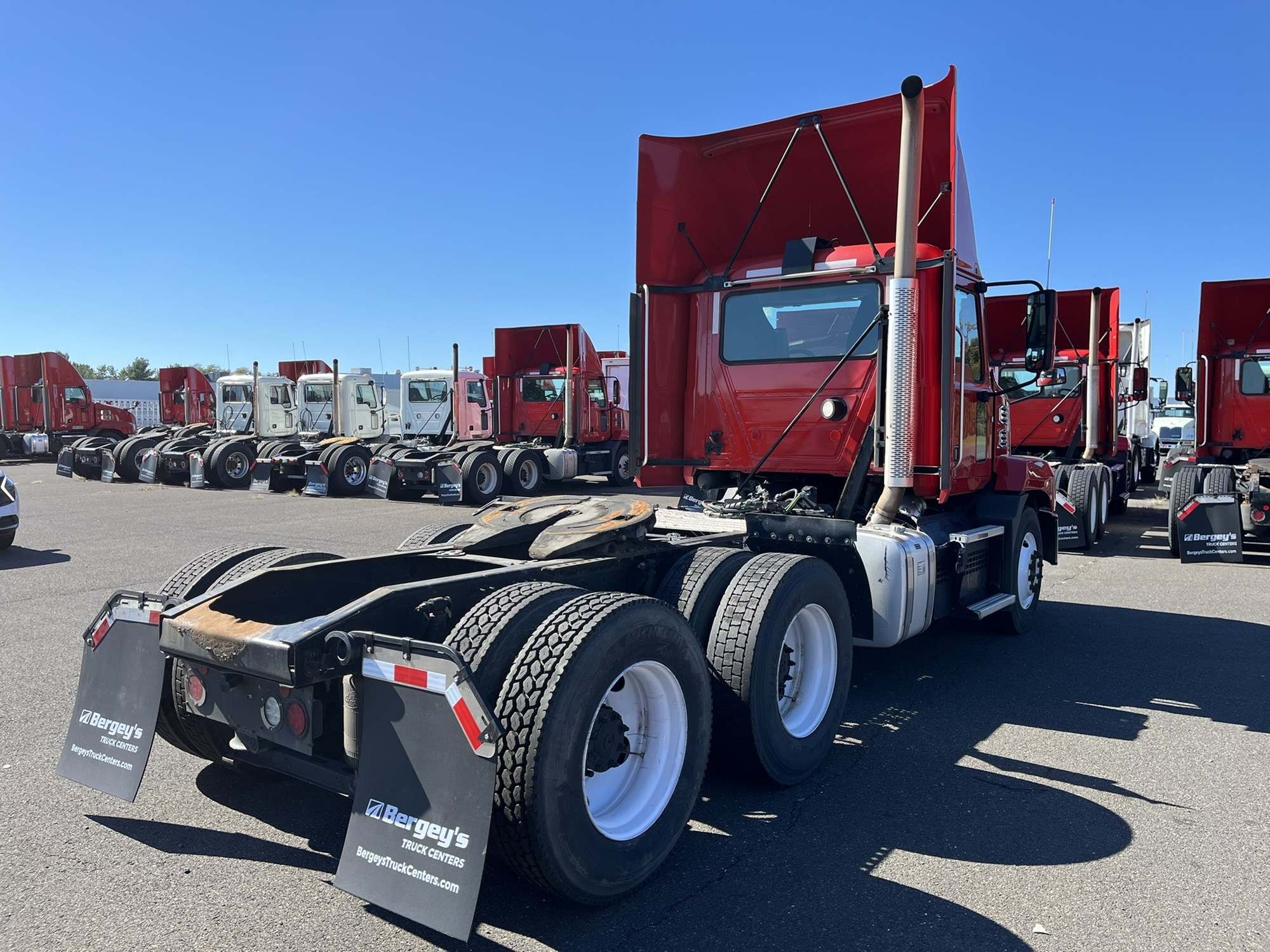 2020 MACK AN64T 2020 MACK AN64T - image 4 of 6