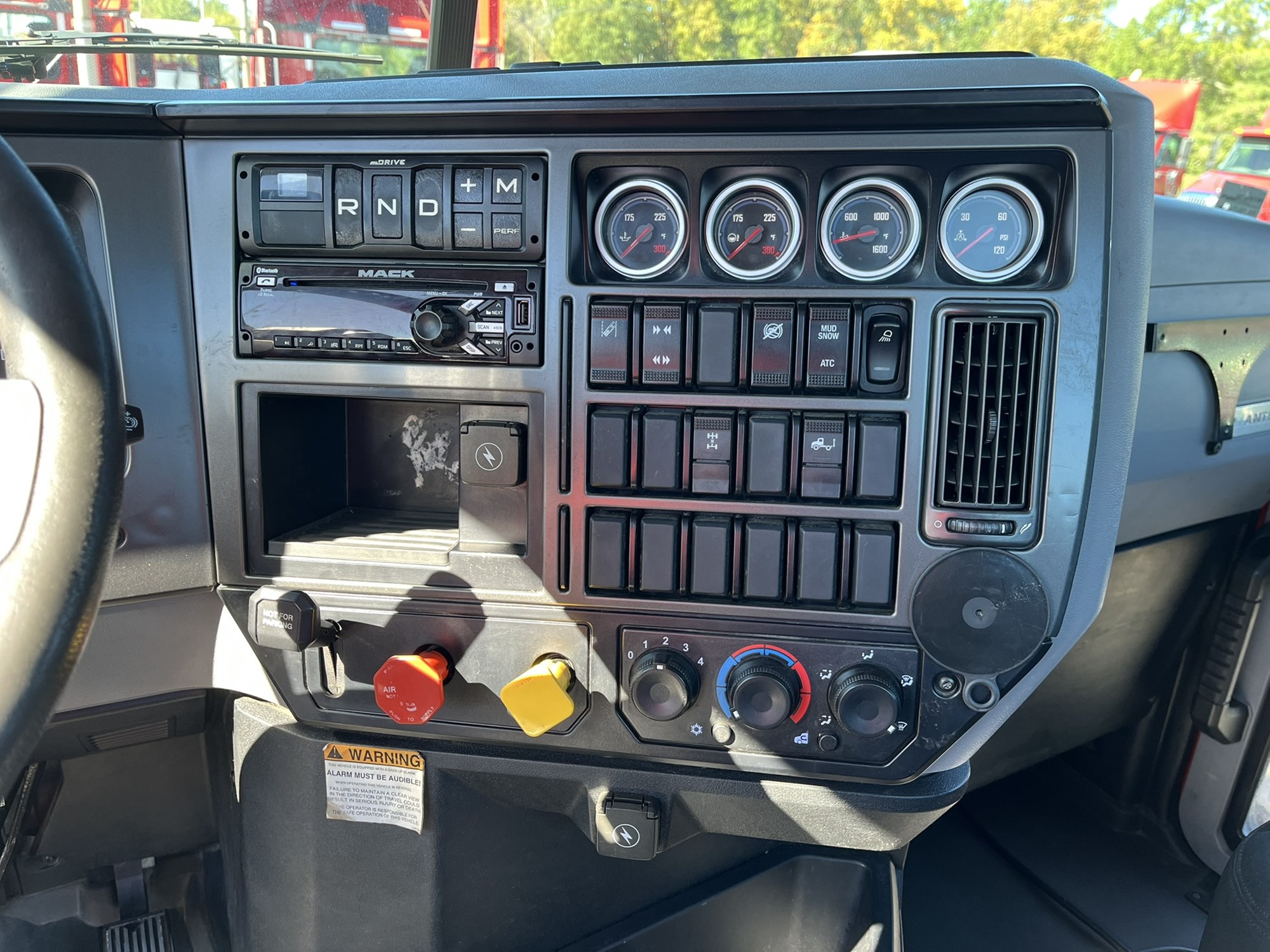 2020 MACK AN64T 1000067-10 2020 MACK AN64T 1000067-10