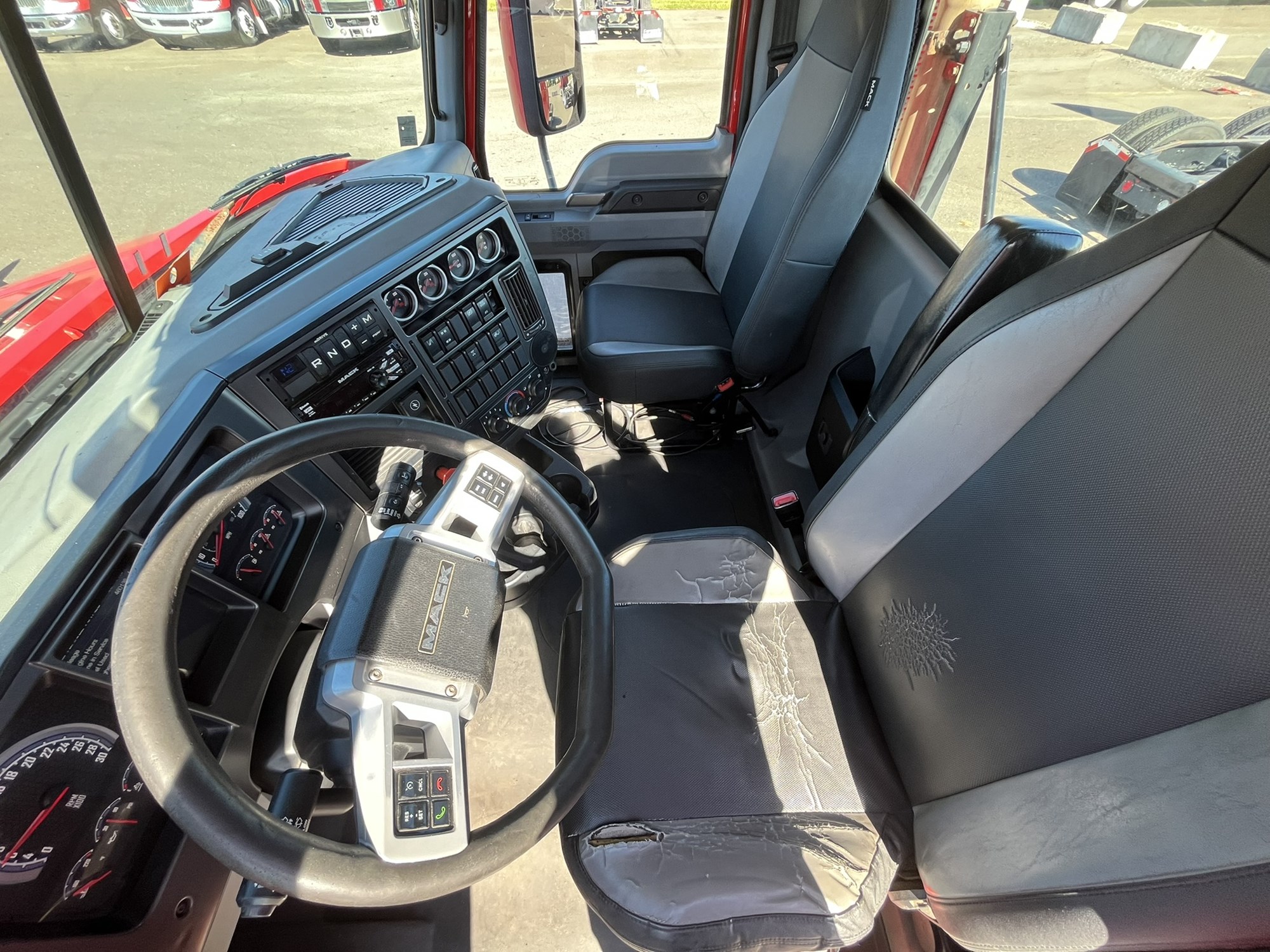 2020 MACK AN64T 1000067-11 2020 MACK AN64T 1000067-11