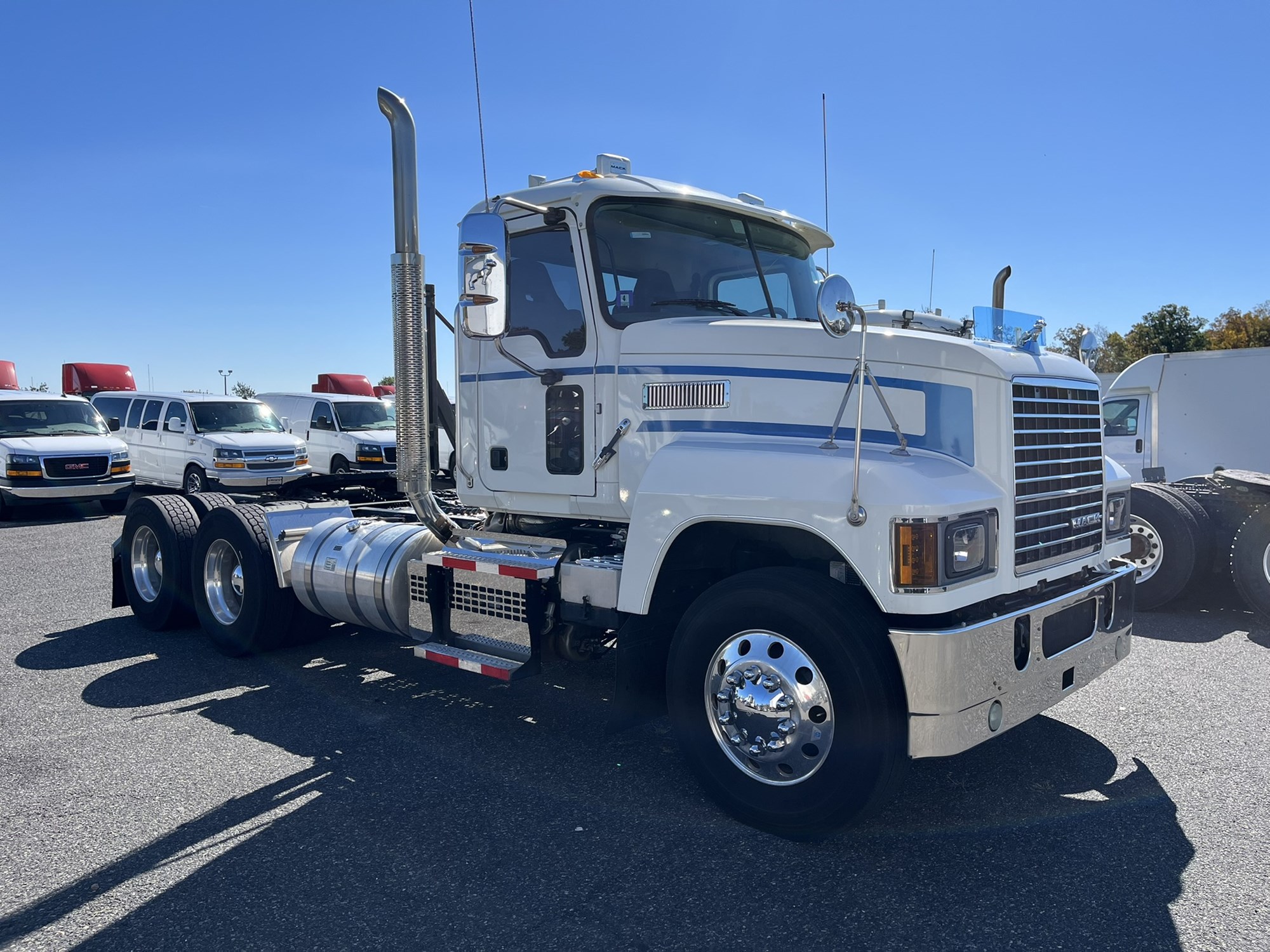 2020 MACK PI64T 2020 MACK PI64T - image 3 of 6