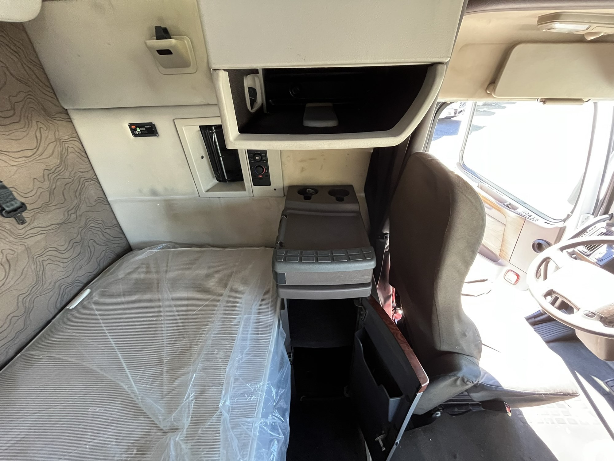 2018 VOLVO VNL64T670 1000991-10 2018 VOLVO VNL64T670 1000991-10