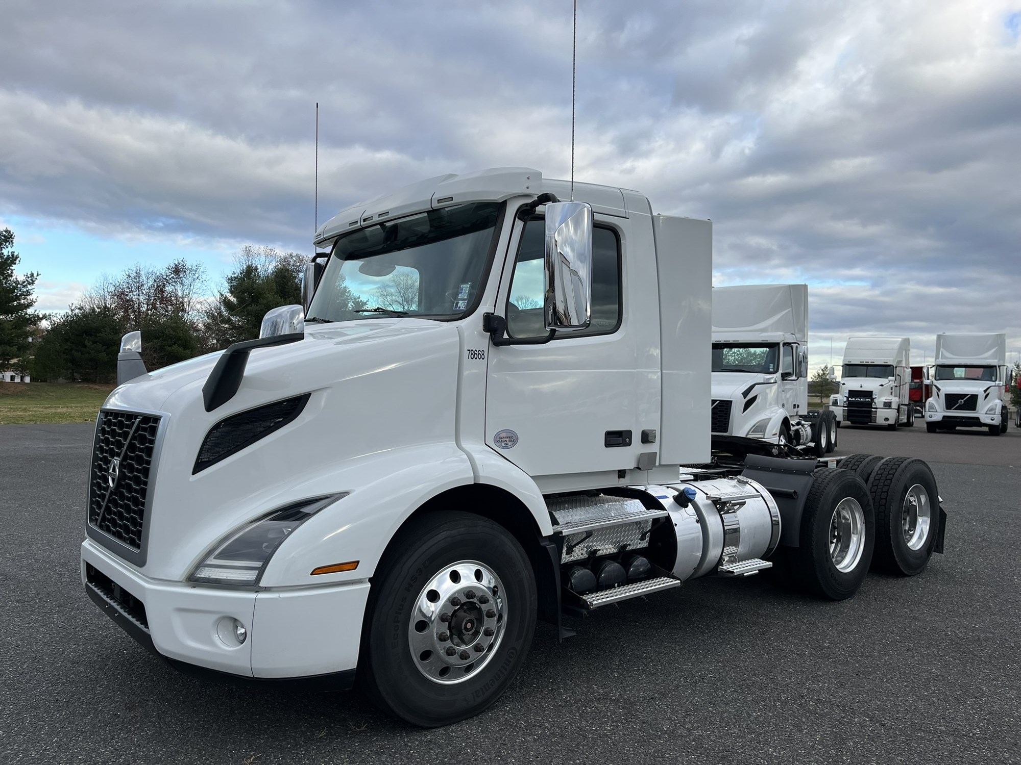 2018 VOLVO VNR64T300 1001000-01 2018 VOLVO VNR64T300 1001000-01
