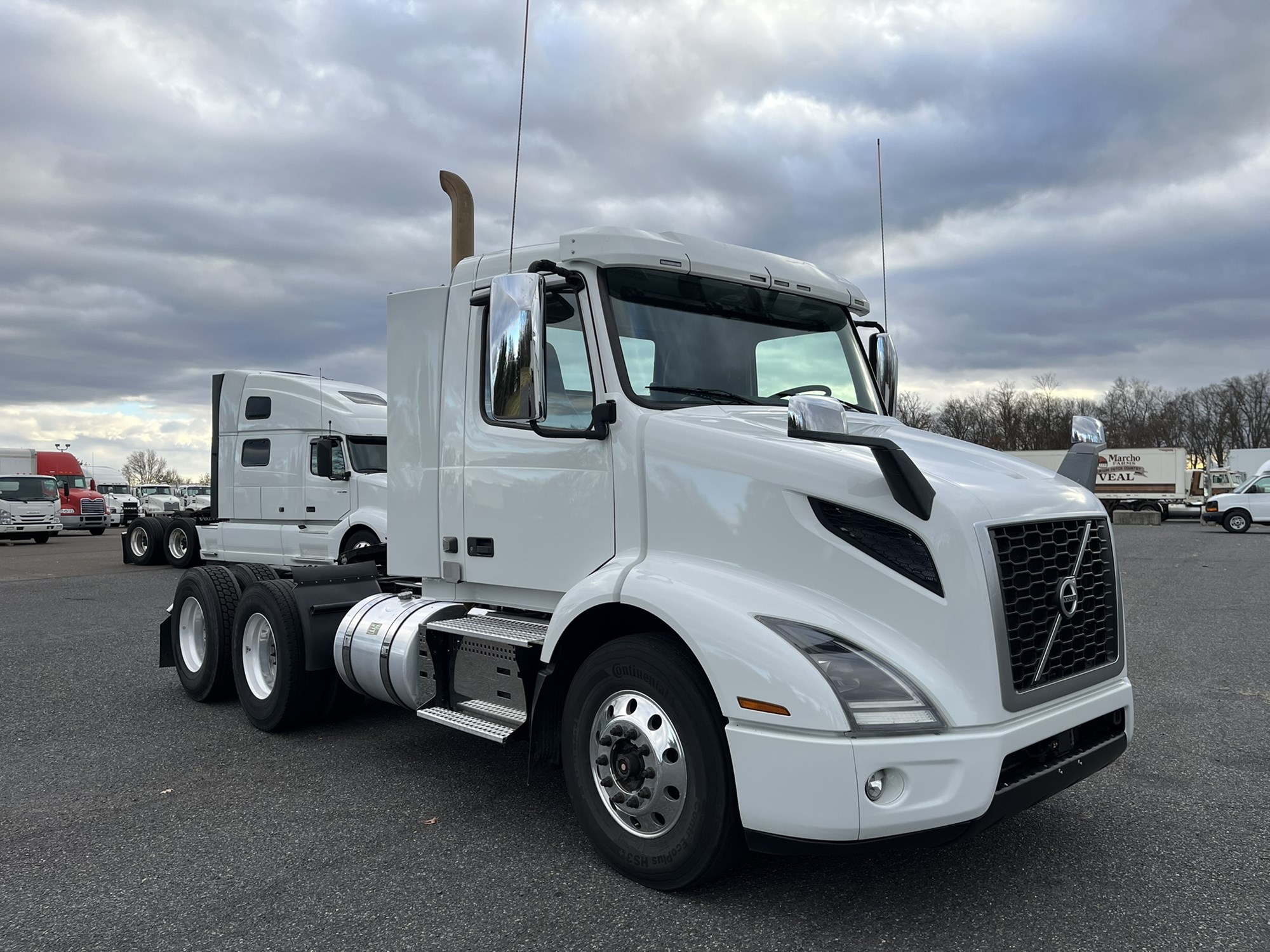 2018 VOLVO VNR64T300 1001000-03 2018 VOLVO VNR64T300 1001000-03