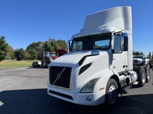 2019 VOLVO VNR64T300 1001018-01