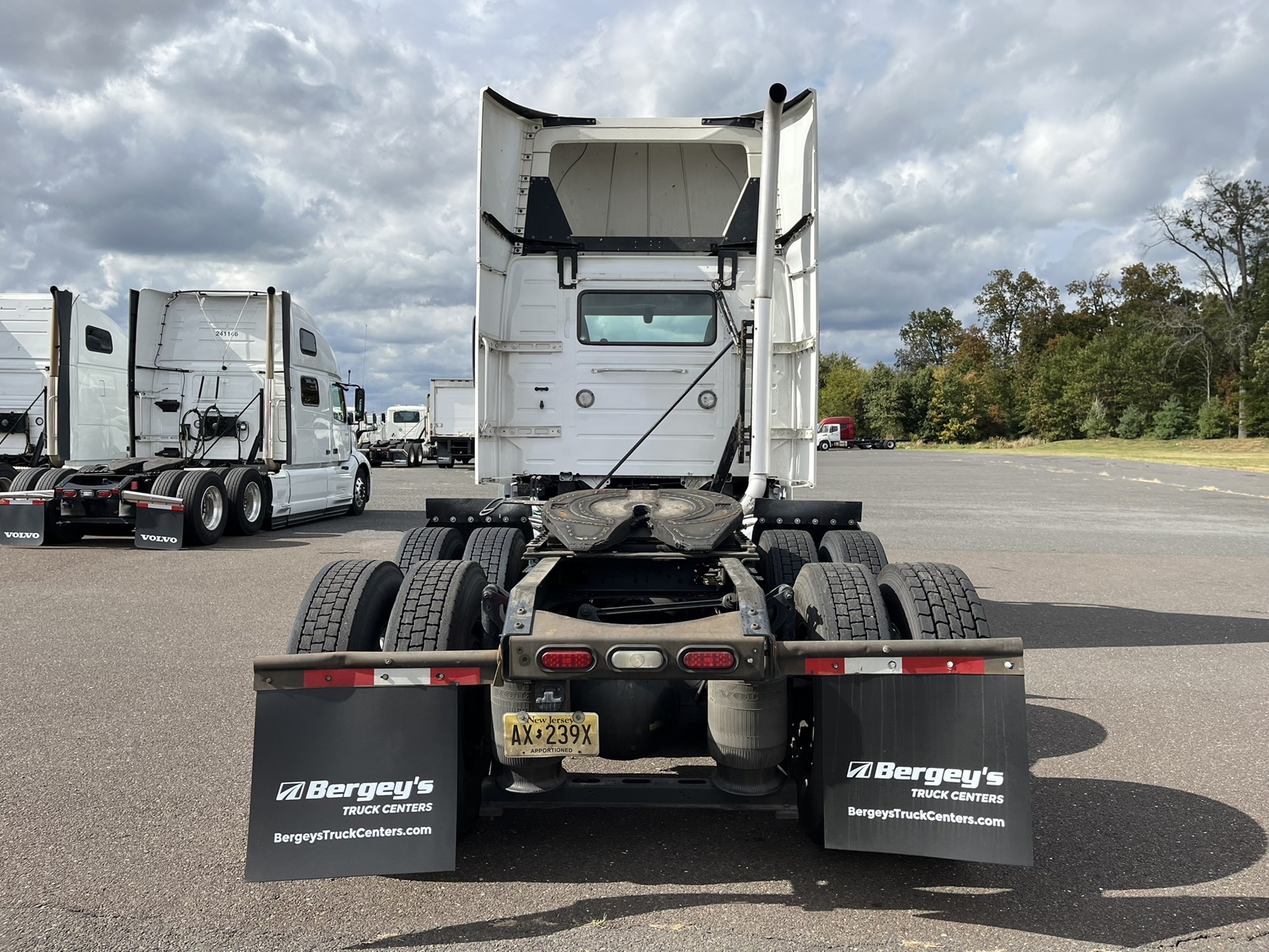 2019 VOLVO VNR64T300 2019 VOLVO VNR64T300 - image 5 of 6