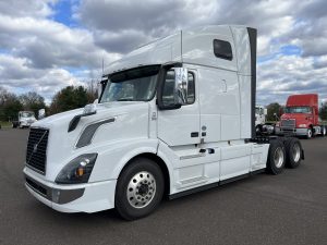 2019 VOLVO VNL64T670 1001023-01