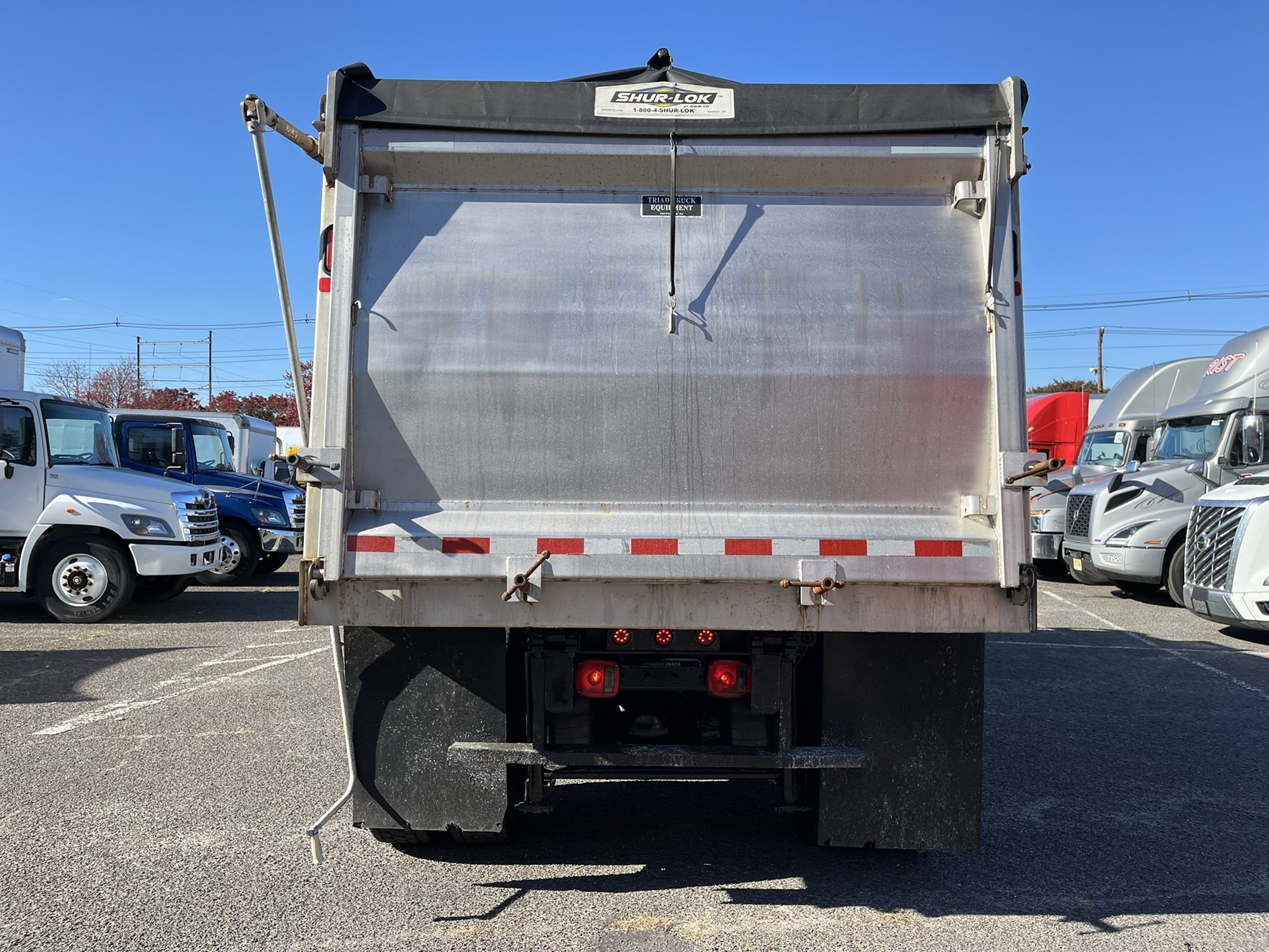 2019 VOLVO VHD 2019 VOLVO VHD - image 5 of 6