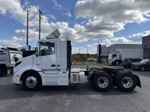 2026 VOLVO VNR64T300 1073538-01
