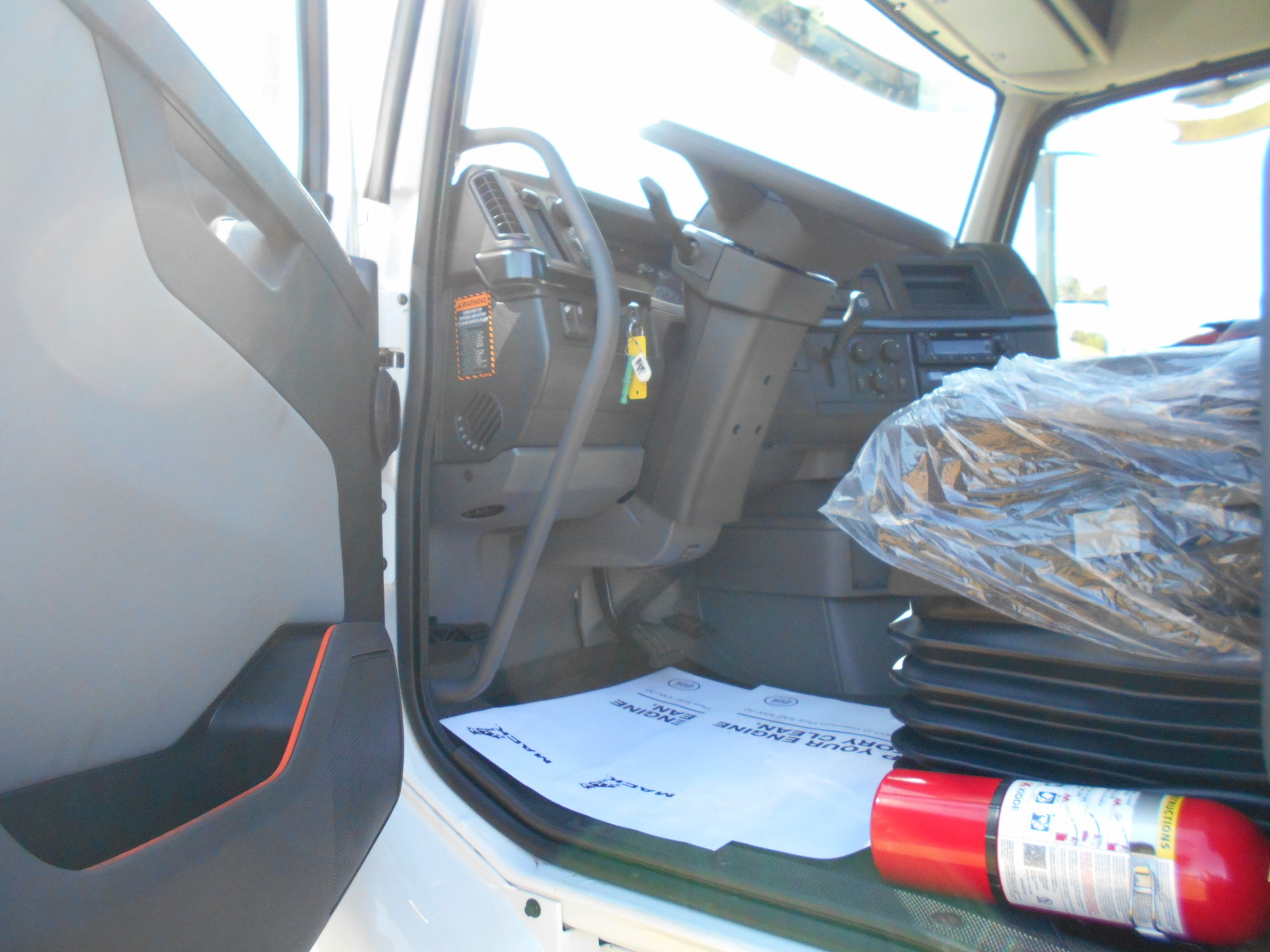 2026 VOLVO VNR64T300 1073566-08 2026 VOLVO VNR64T300 1073566-08