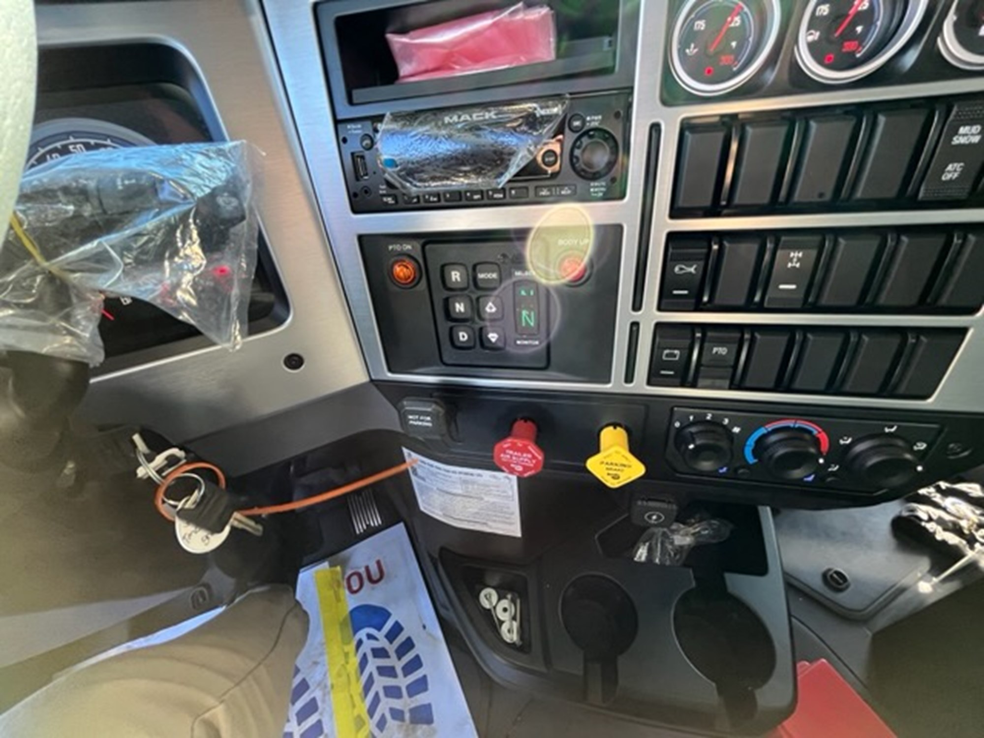 2026 MACK GR64FR 1077920-07 2026 MACK GR64FR 1077920-07