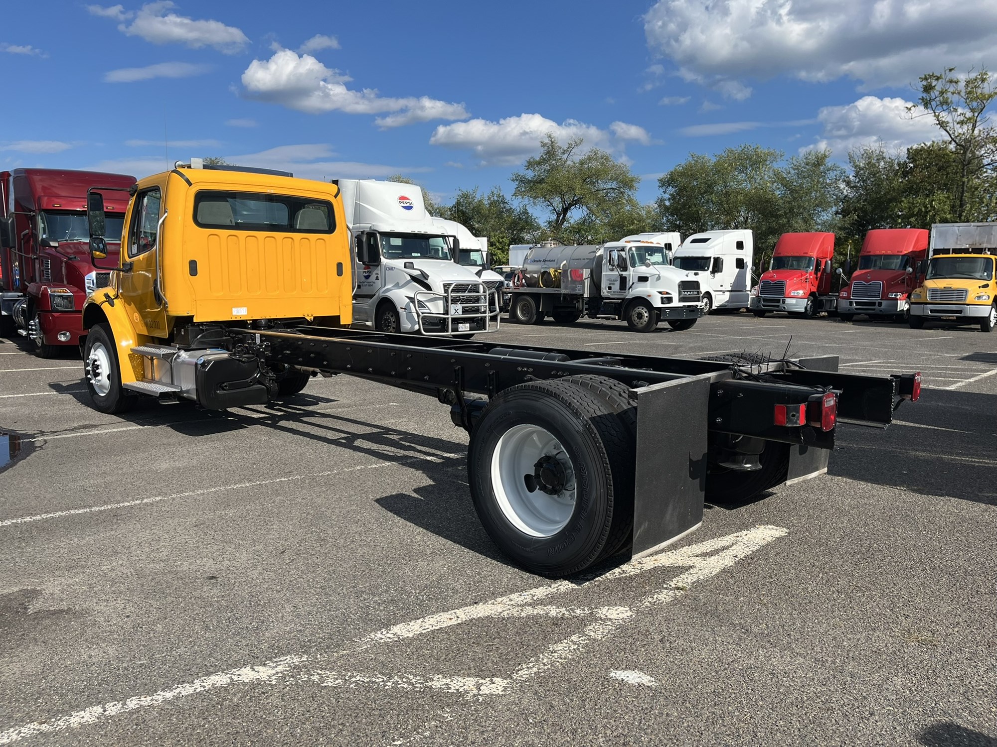 2021 FREIGHTLINER M2 1085561-06 2021 FREIGHTLINER M2 1085561-06