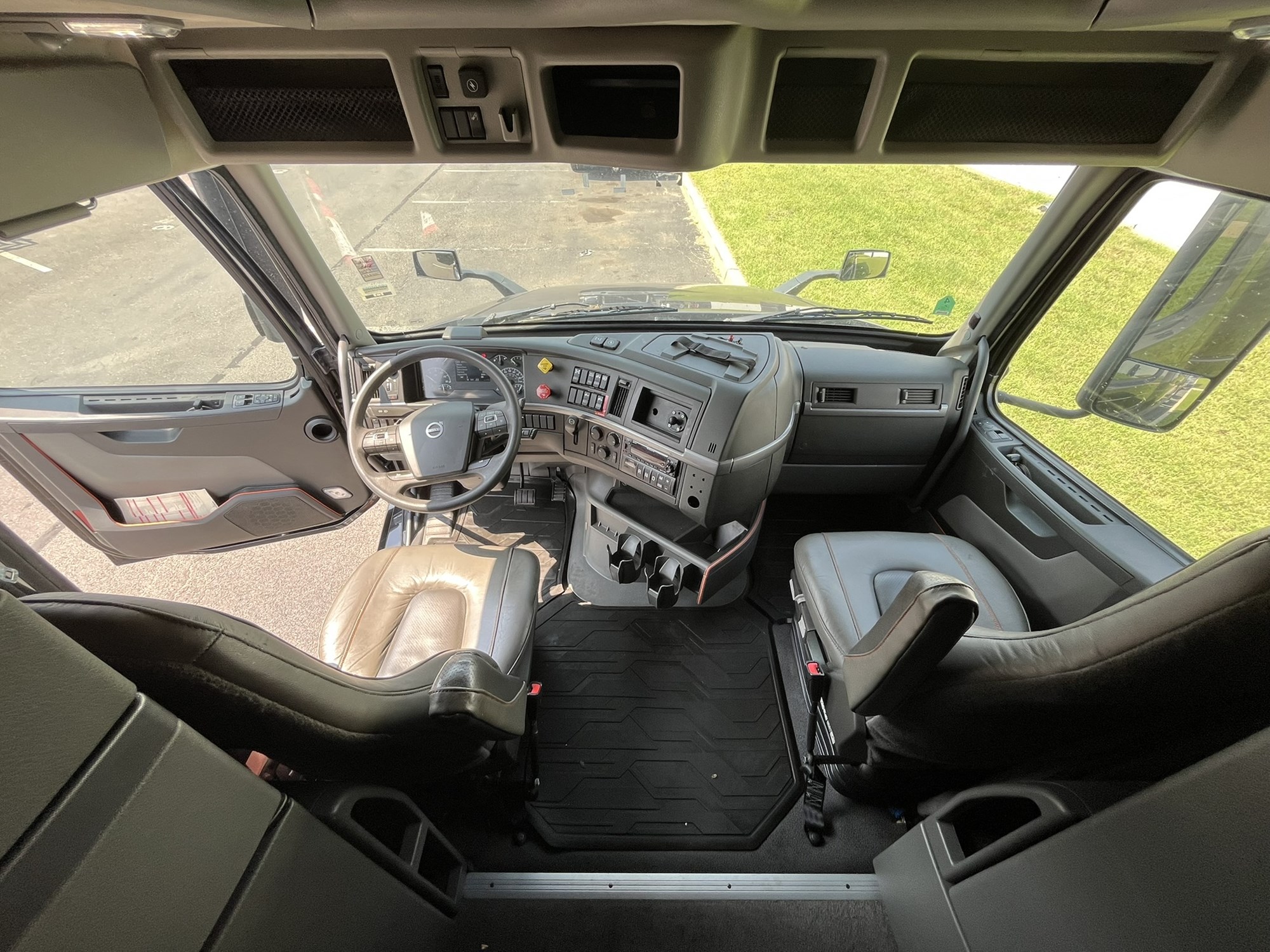 2024 Volvo VNL860 1091452-14 2024 Volvo VNL860 1091452-14