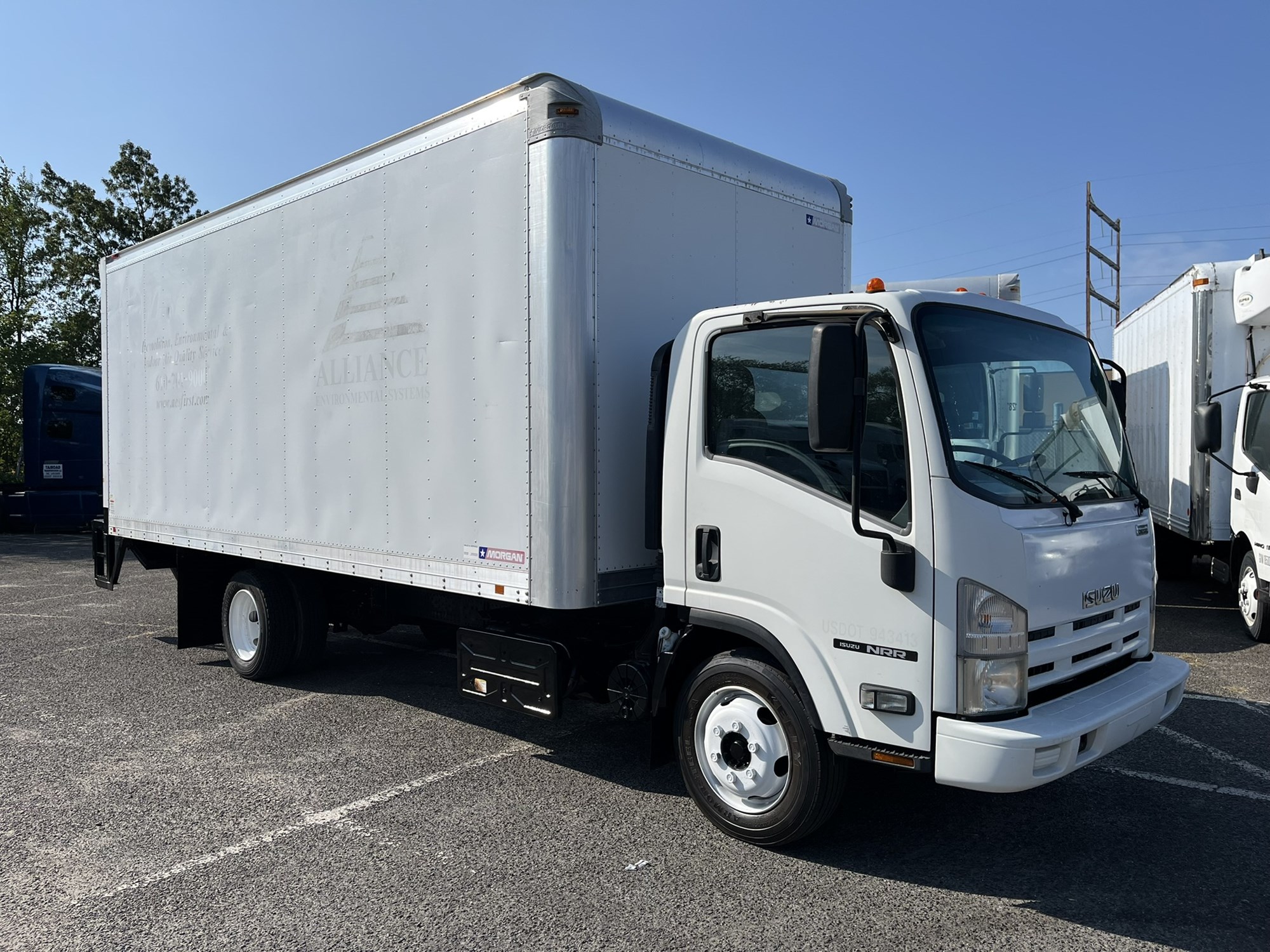 2011 ISUZU NRR 2011 ISUZU NRR - image 3 of 6