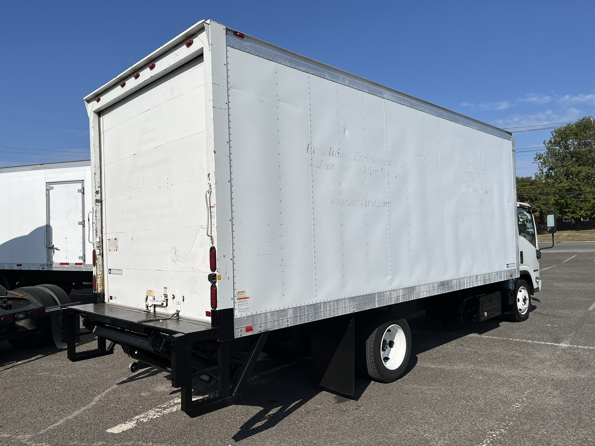 2011 ISUZU NRR 2011 ISUZU NRR - image 4 of 6