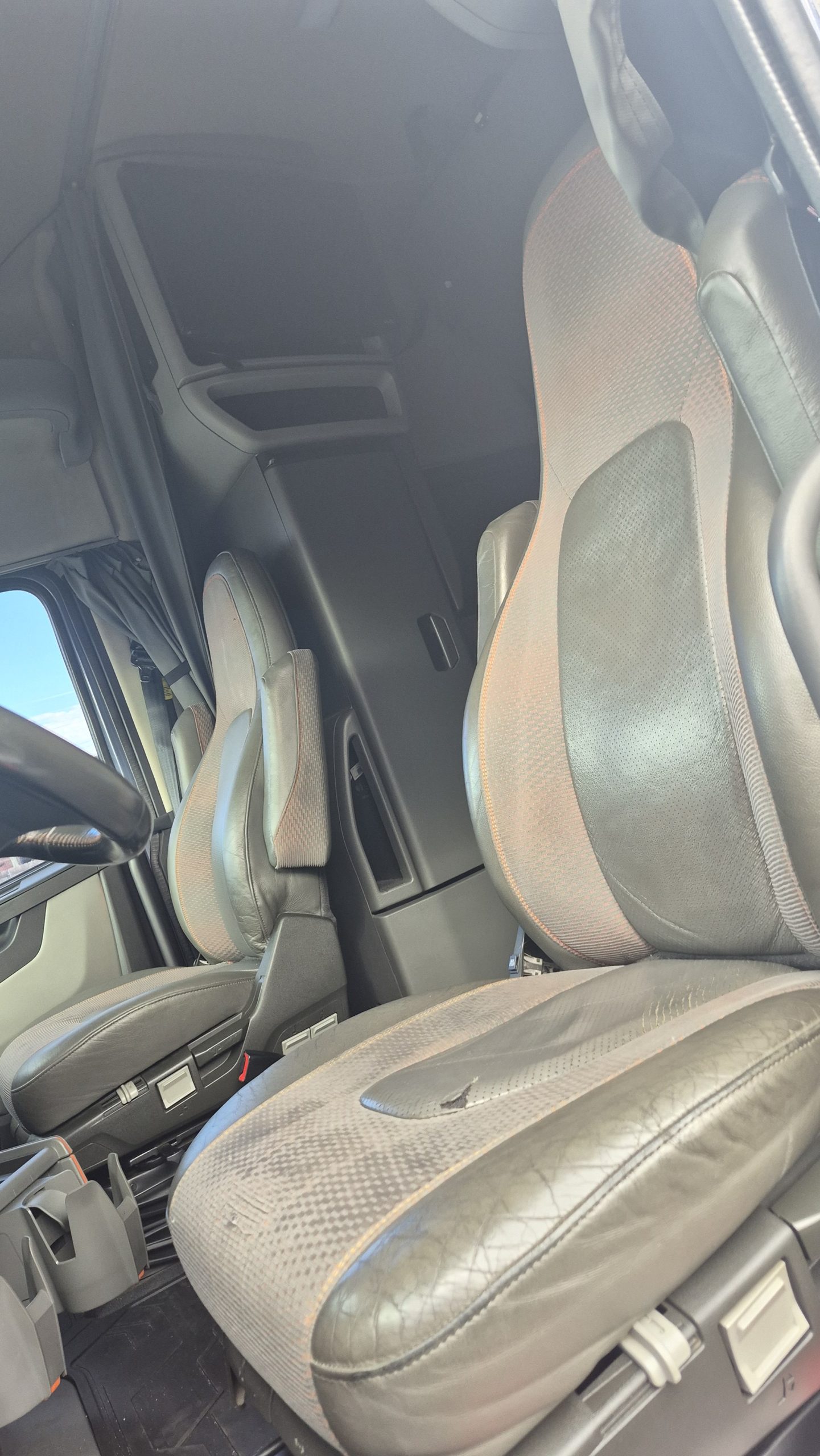 2019 VOLVO VNL64T740 VNL64 2019 VOLVO VNL64T740 VNL64 - image 5 of 6